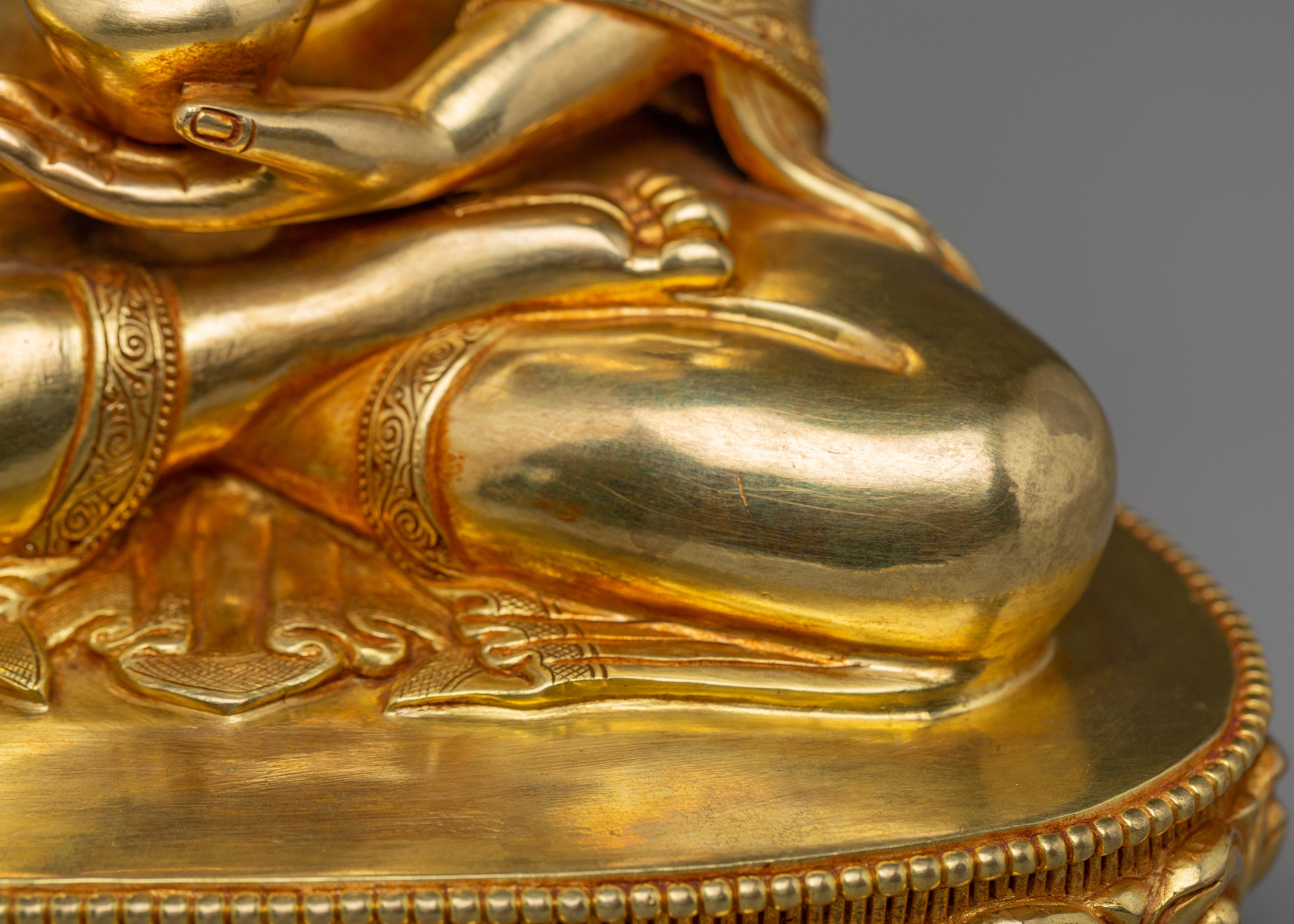 Golden Shakyamuni Buddha Statue: Dharma Decor