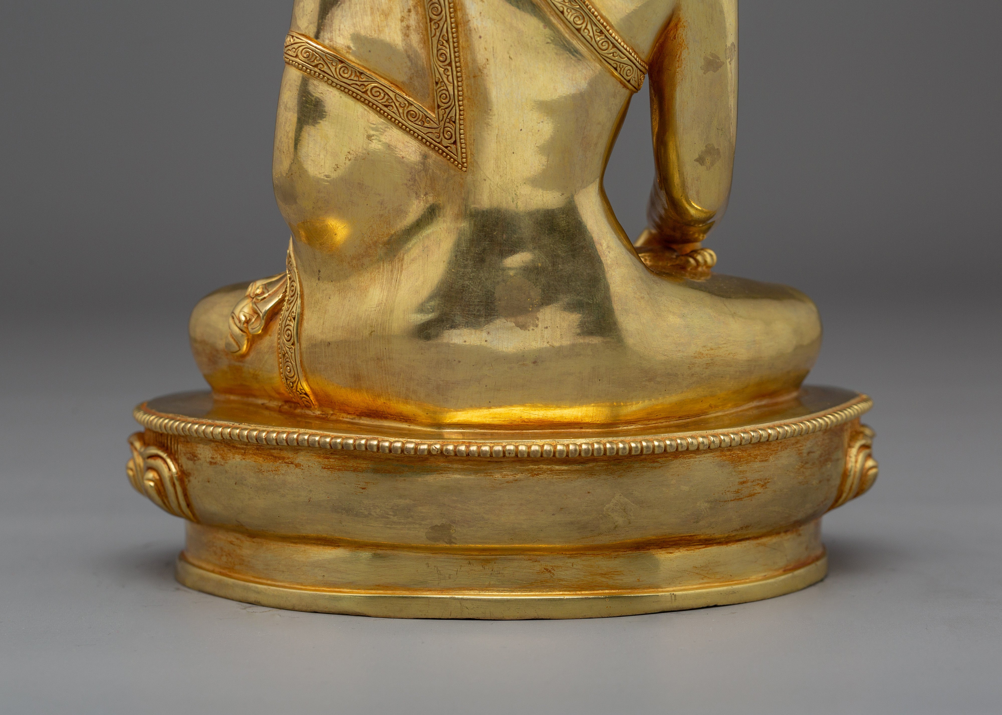 Golden Shakyamuni Buddha Statue: Dharma Decor