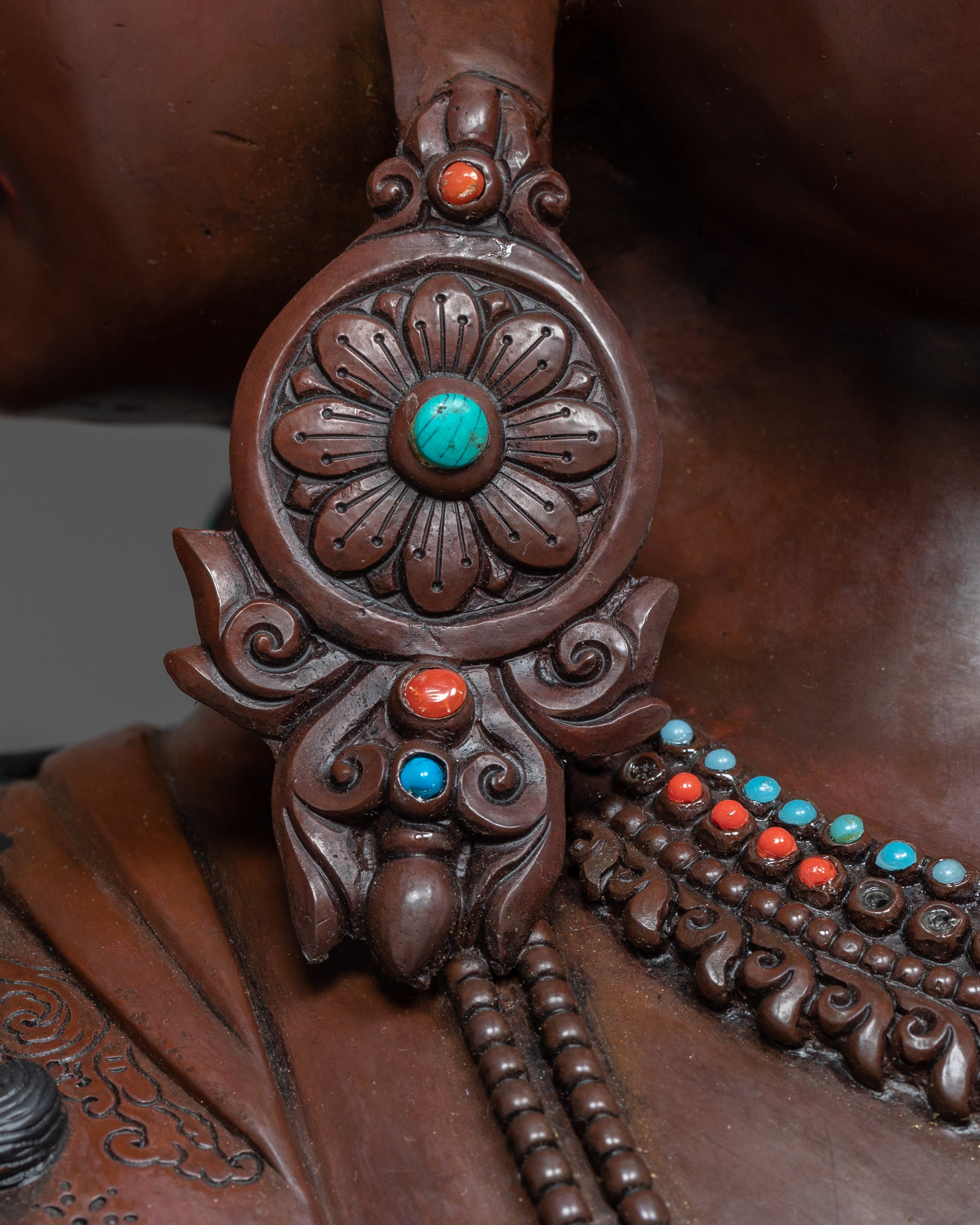 Life-Size Thousand-Armed Chenrezig Statue – Exquisite Himalayan Handmade Art