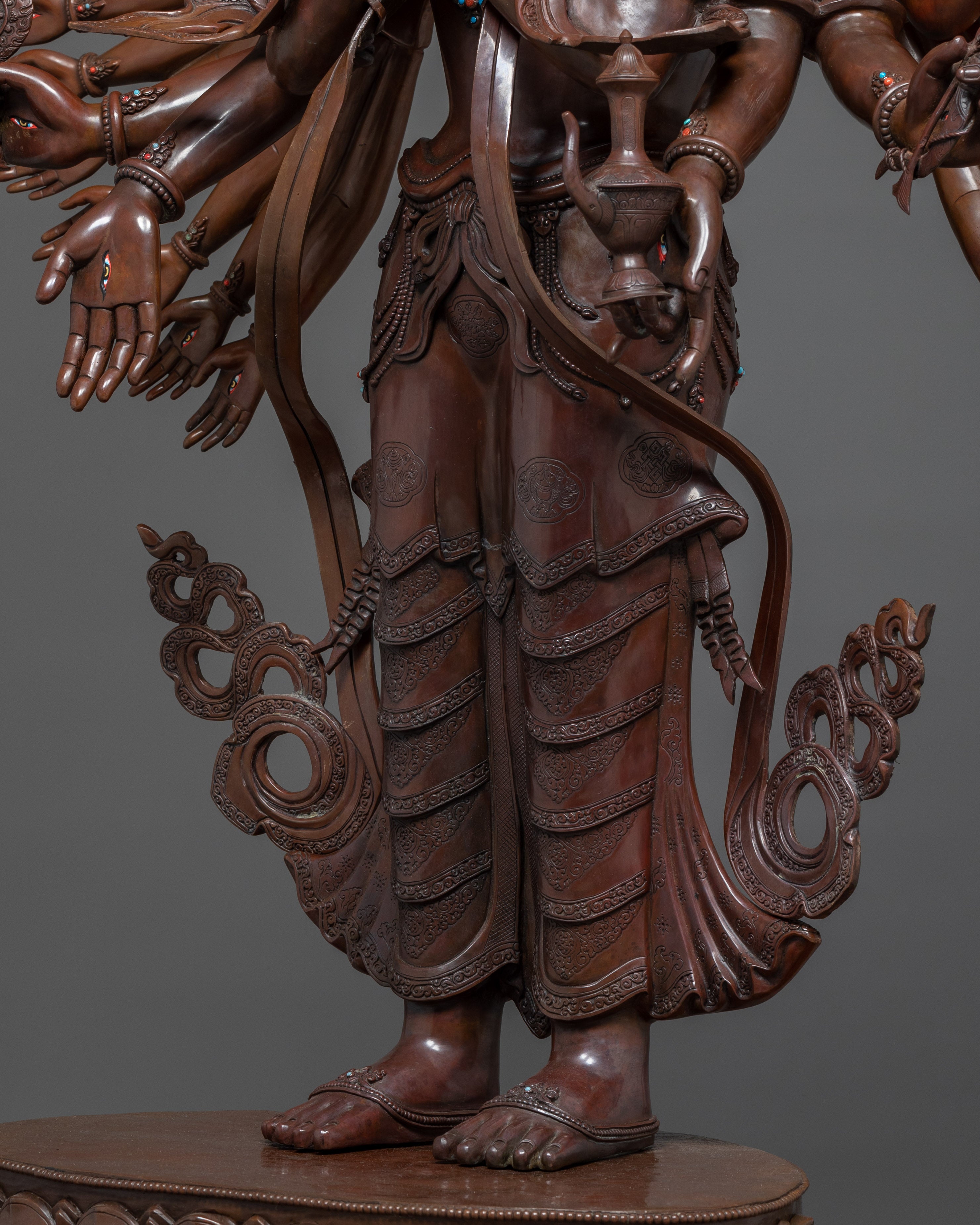 Life-Size Thousand-Armed Chenrezig Statue – Exquisite Himalayan Handmade Art