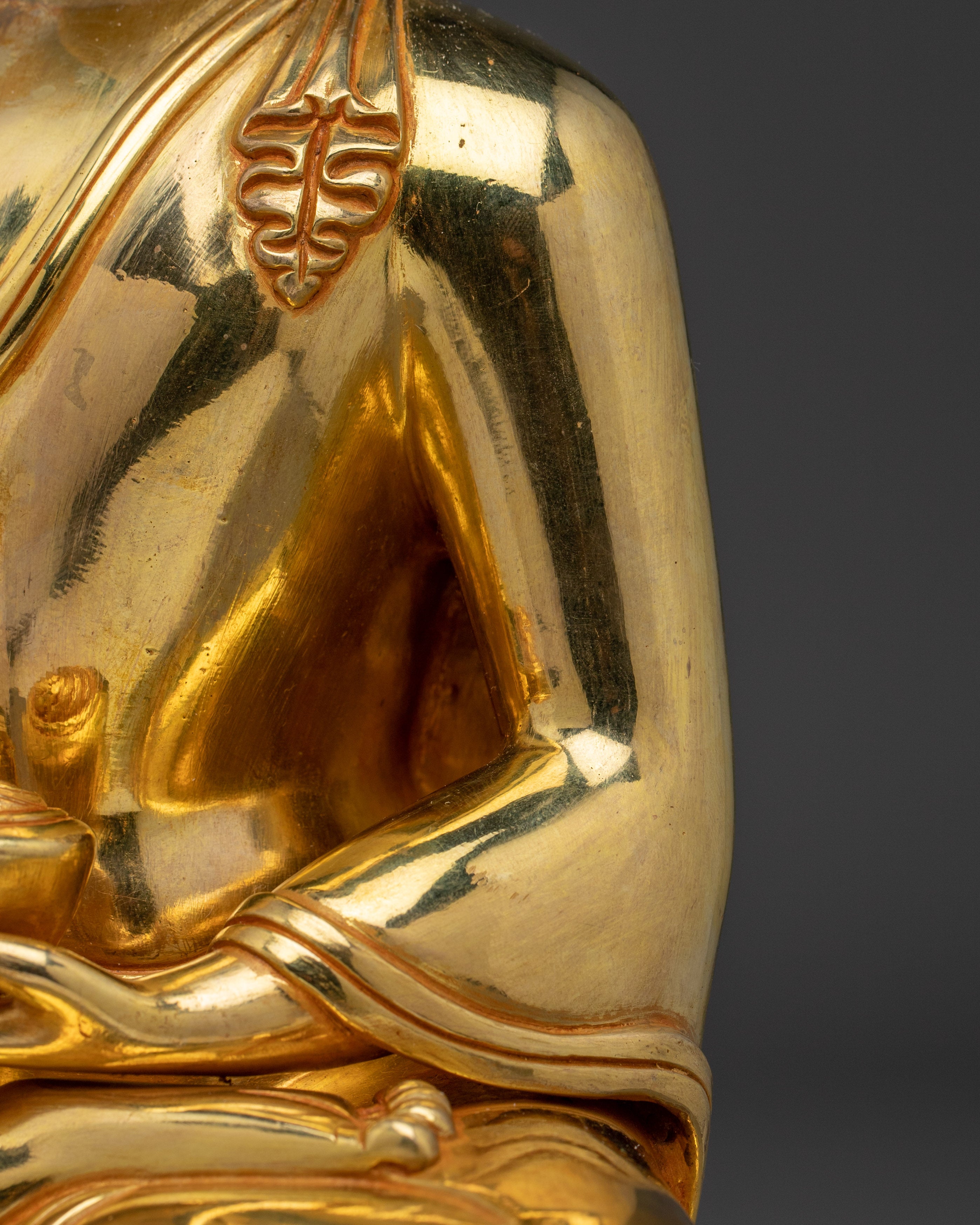 Shakyamuni Buddha, Peaceful Sculpture | Handcrafted Tibetan Icon