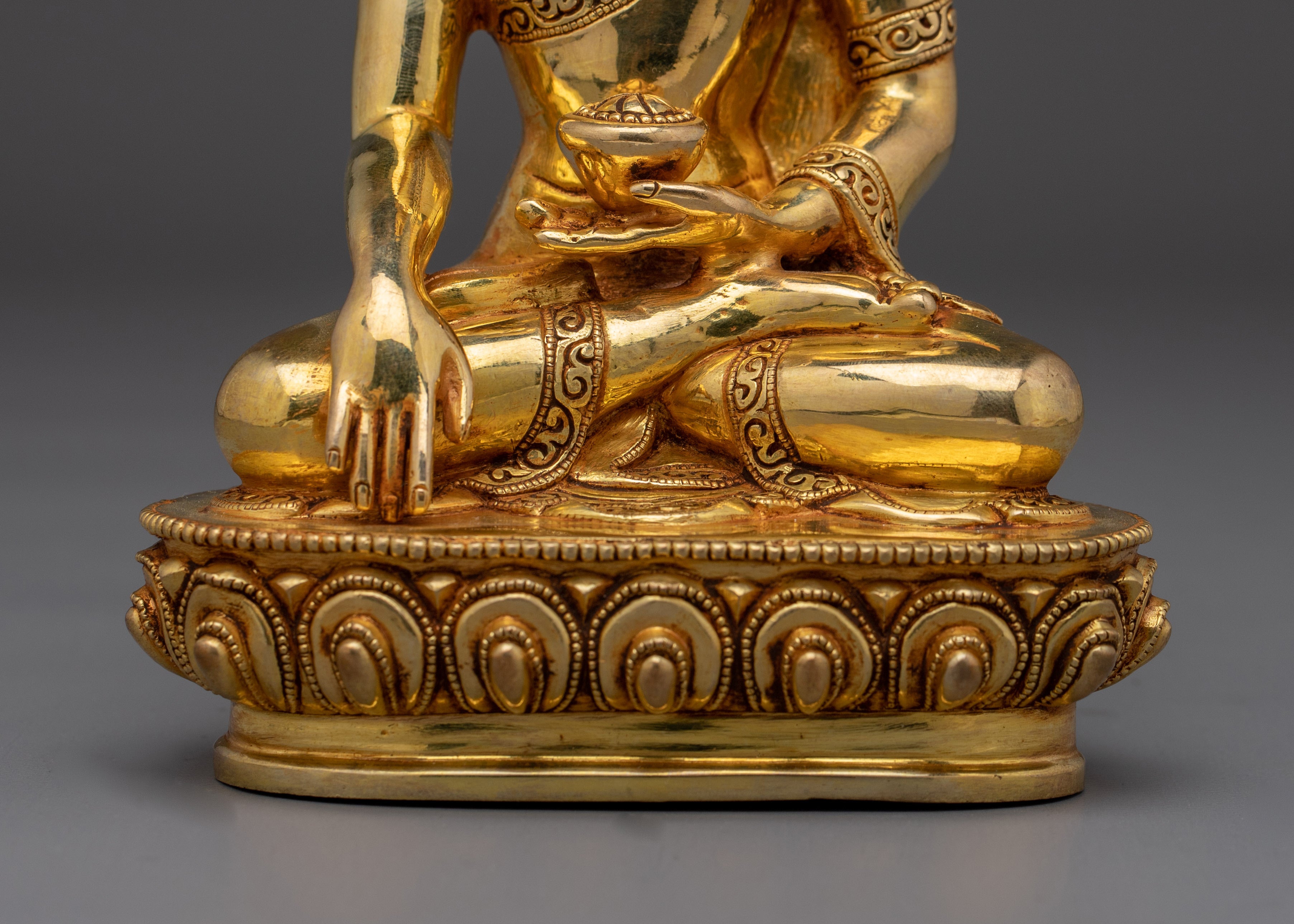 24K Gold Shakyamuni Buddha Statue | Symbol of Enlightenment for Meditation
