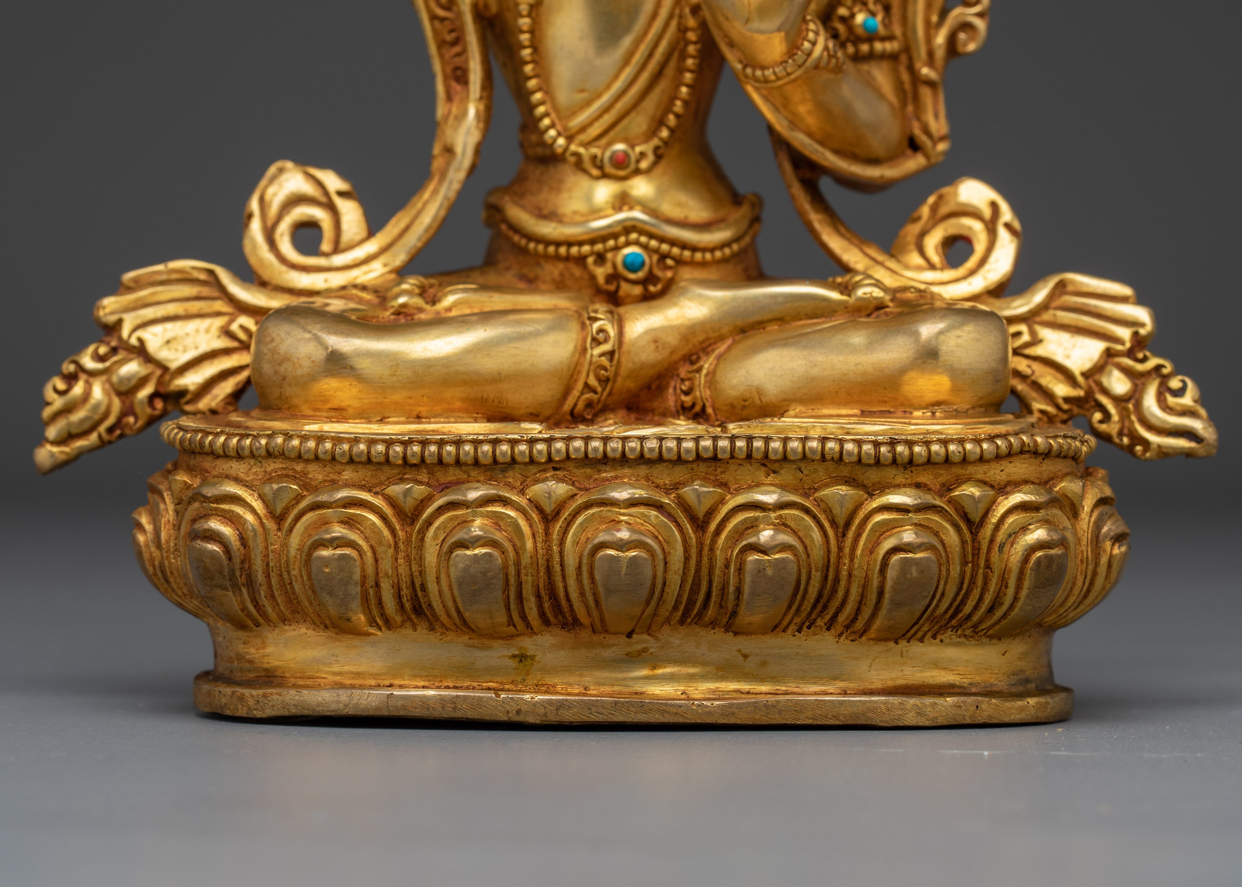 Manjushri Statue: Revered Buddhist Bodhisattva