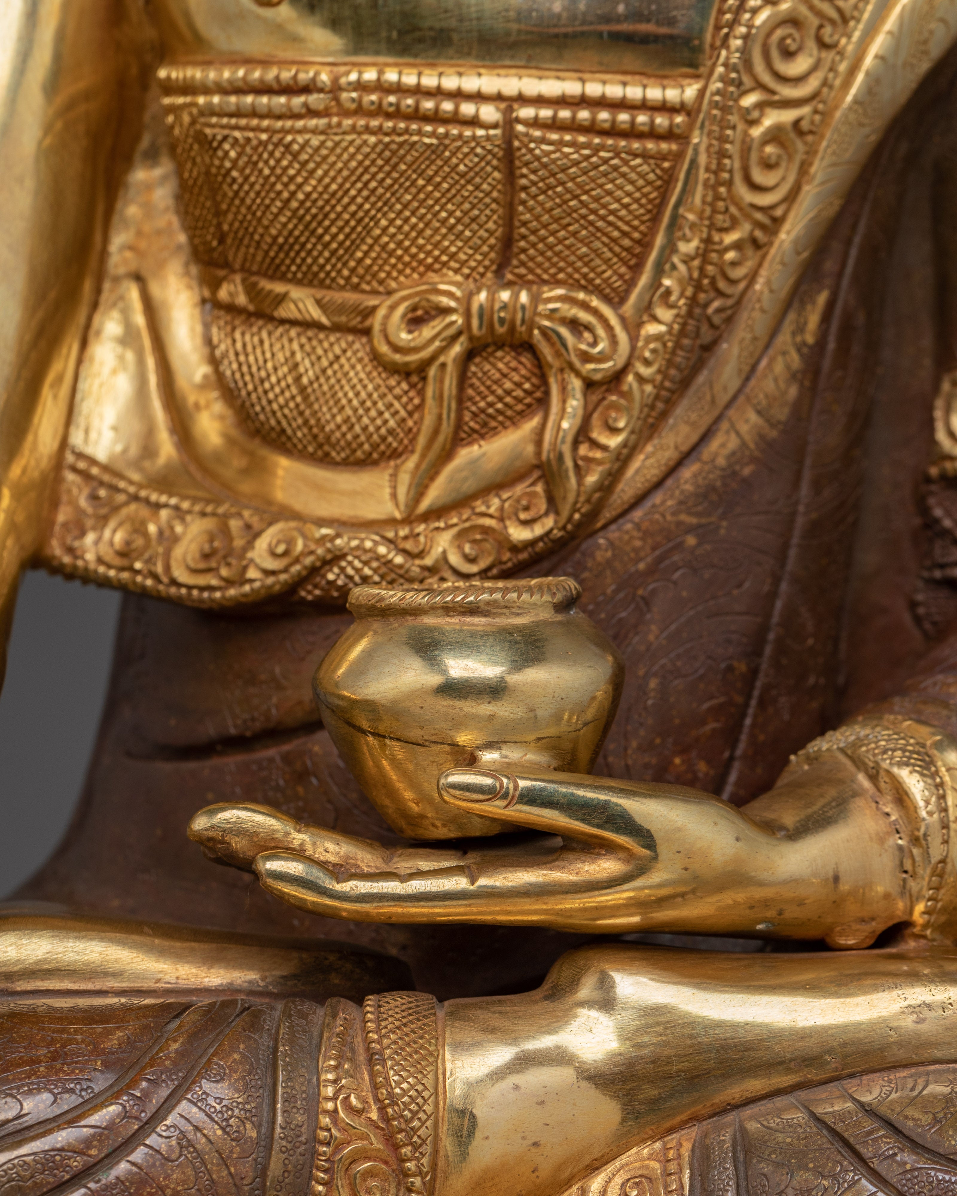 Shakyamuni Buddha Statue in Copper with 24K Gold Gilding | Spiritual Decor