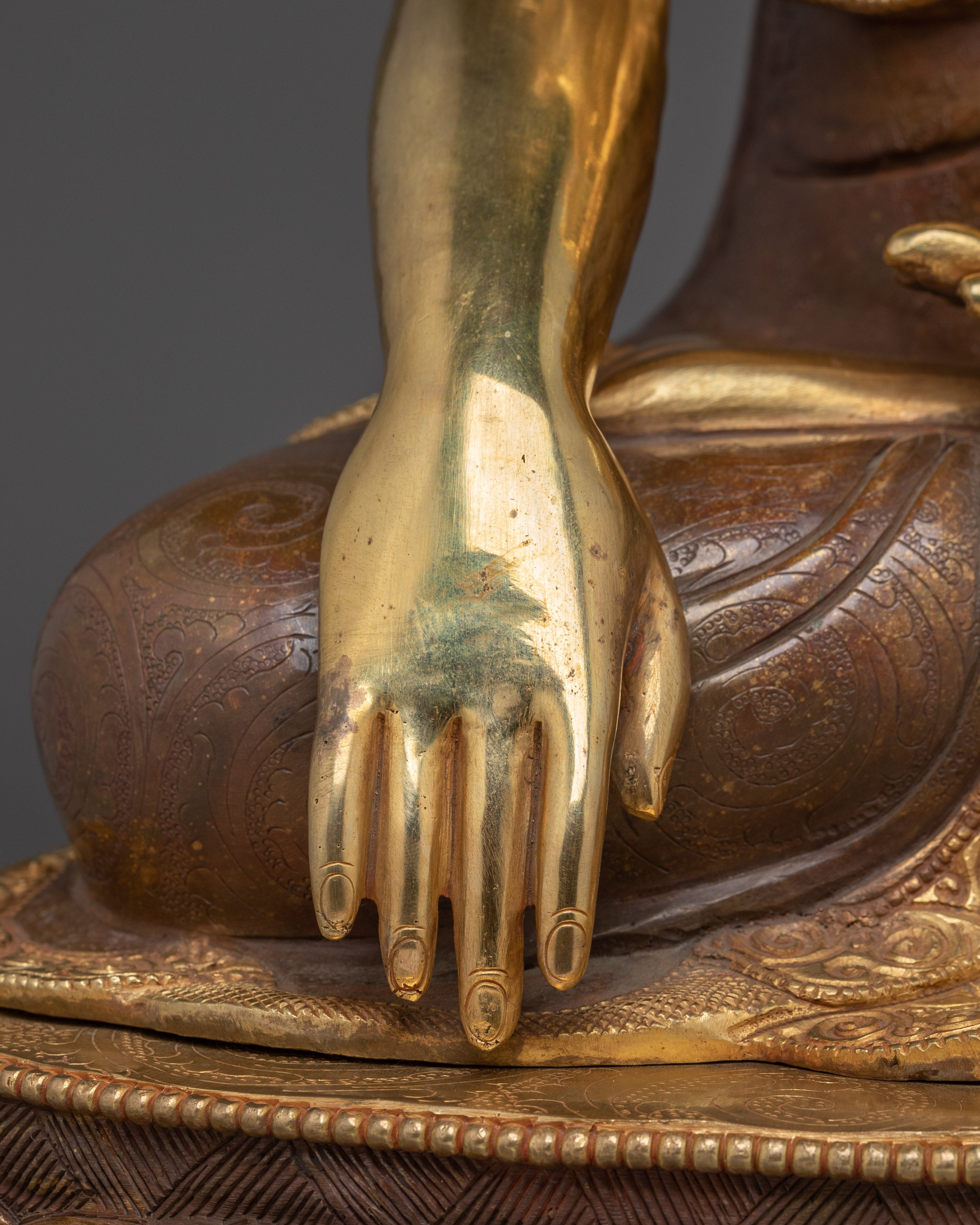 Shakyamuni Buddha Statue in Copper with 24K Gold Gilding | Spiritual Decor