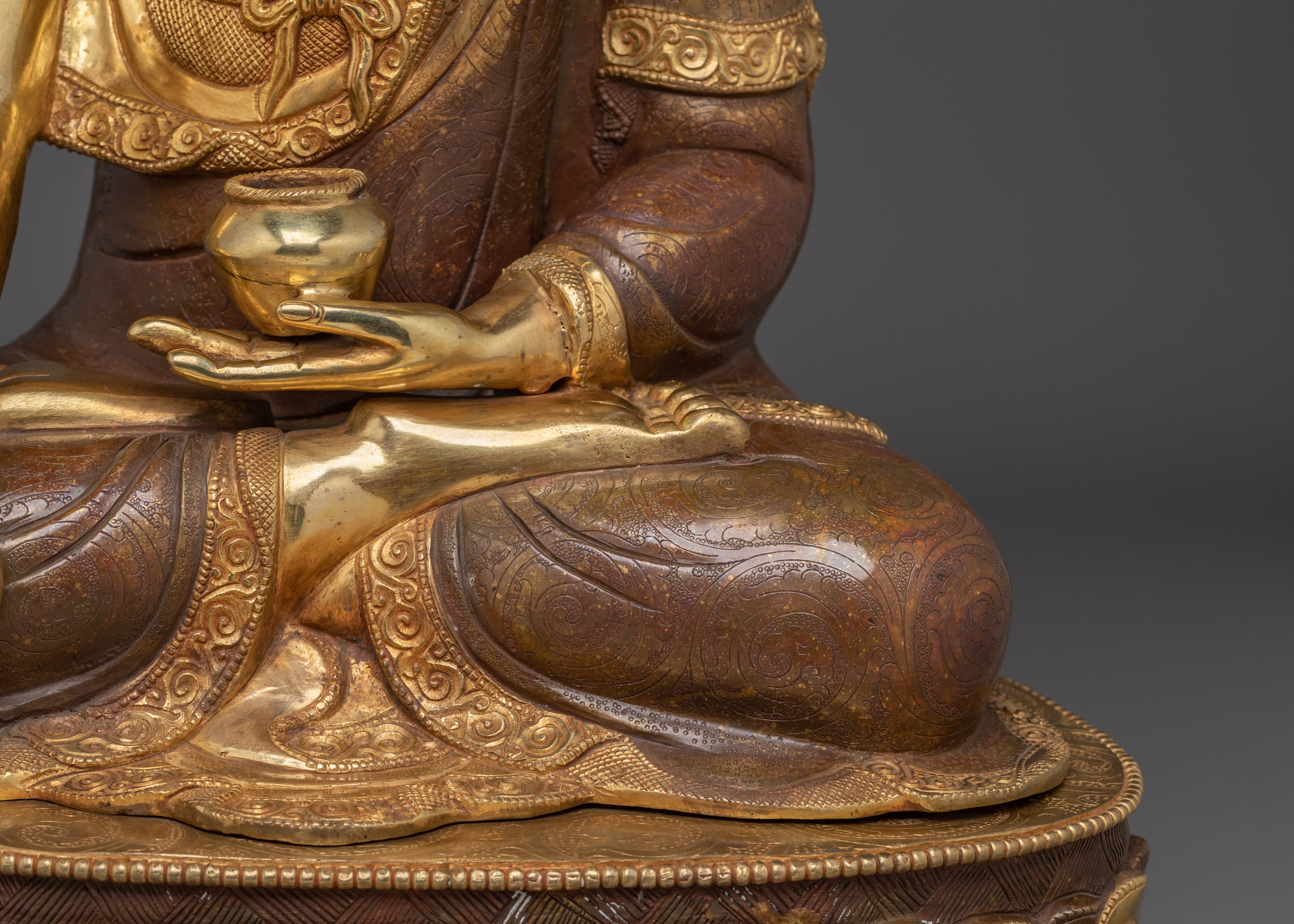 Shakyamuni Buddha Statue in Copper with 24K Gold Gilding | Spiritual Decor