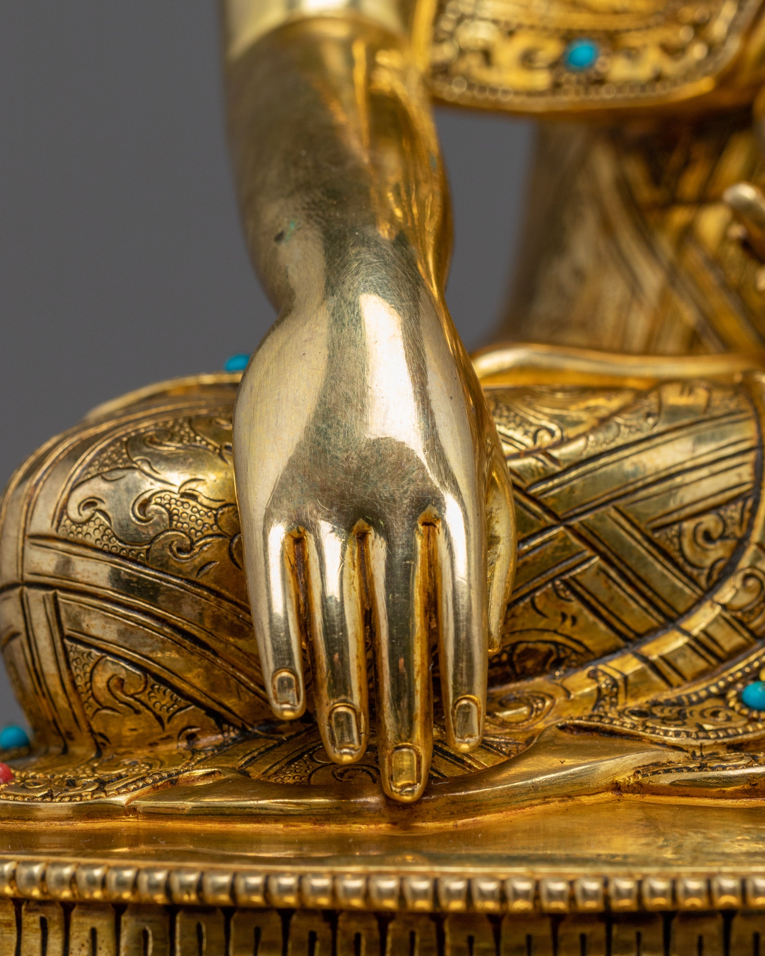 Peace and Enlightenment with the Shakyamuni Buddha in Throne Statue