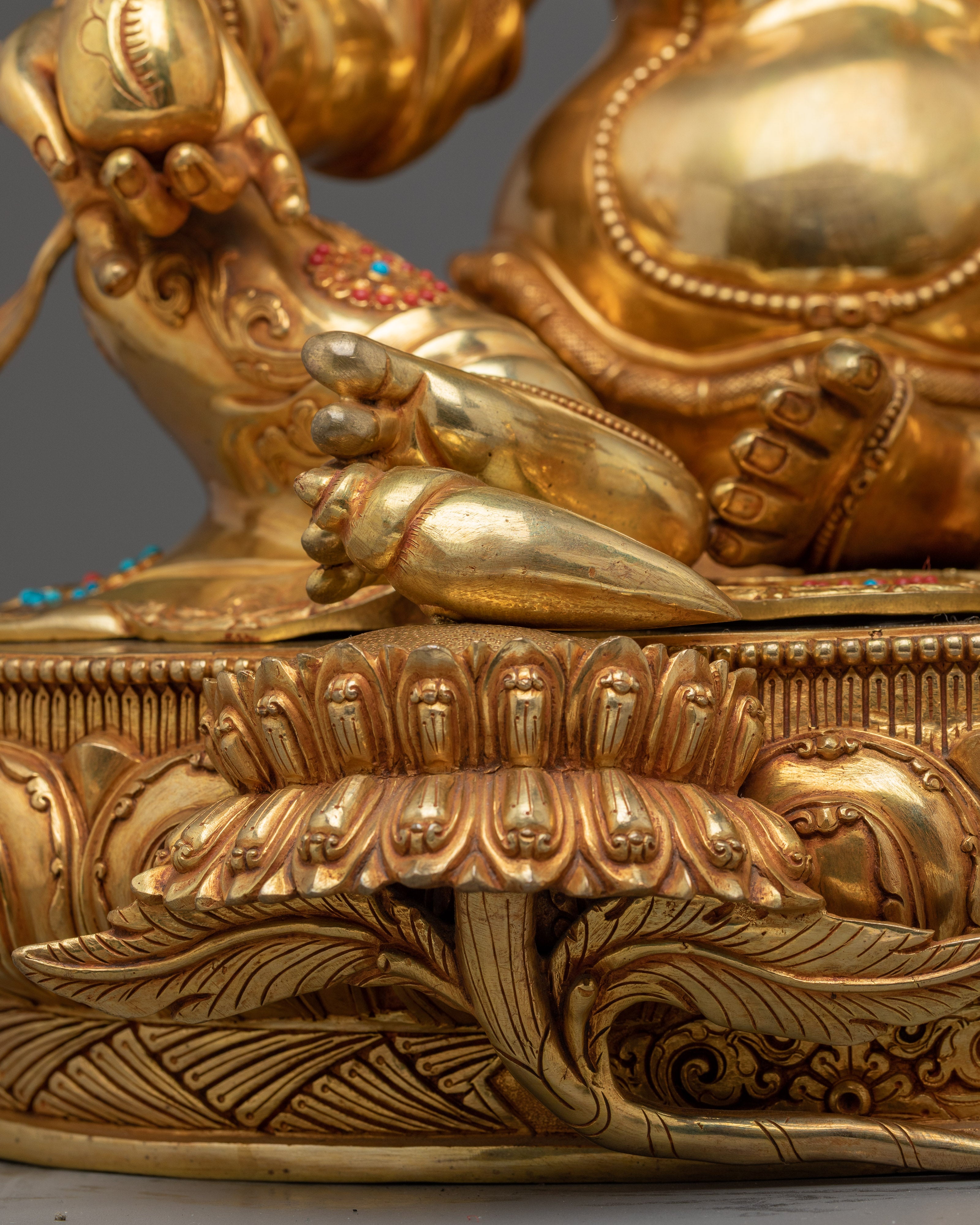 Radiant Dzambhala Statue: Buddhist Wealth God