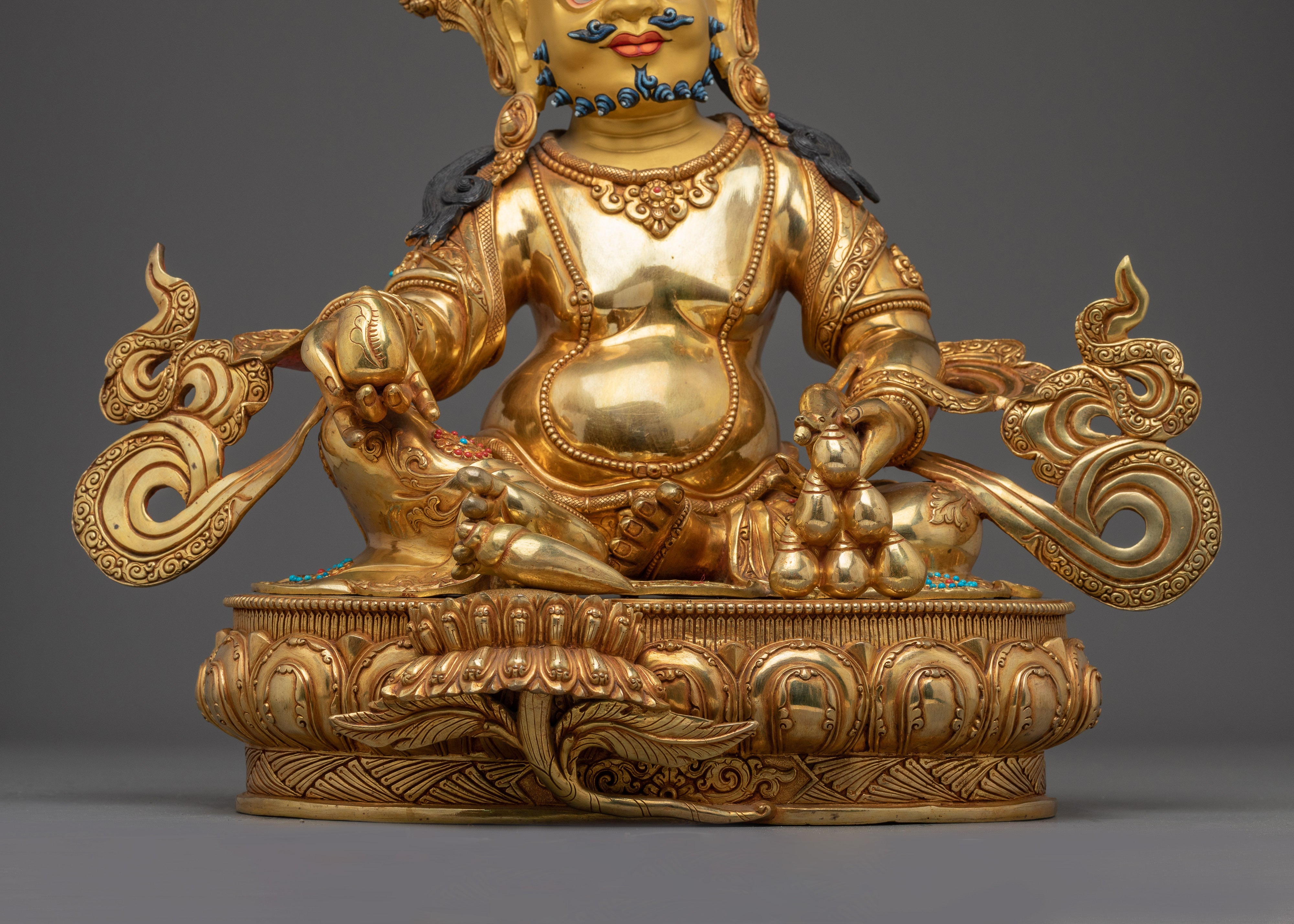 Radiant Dzambhala Statue: Buddhist Wealth God