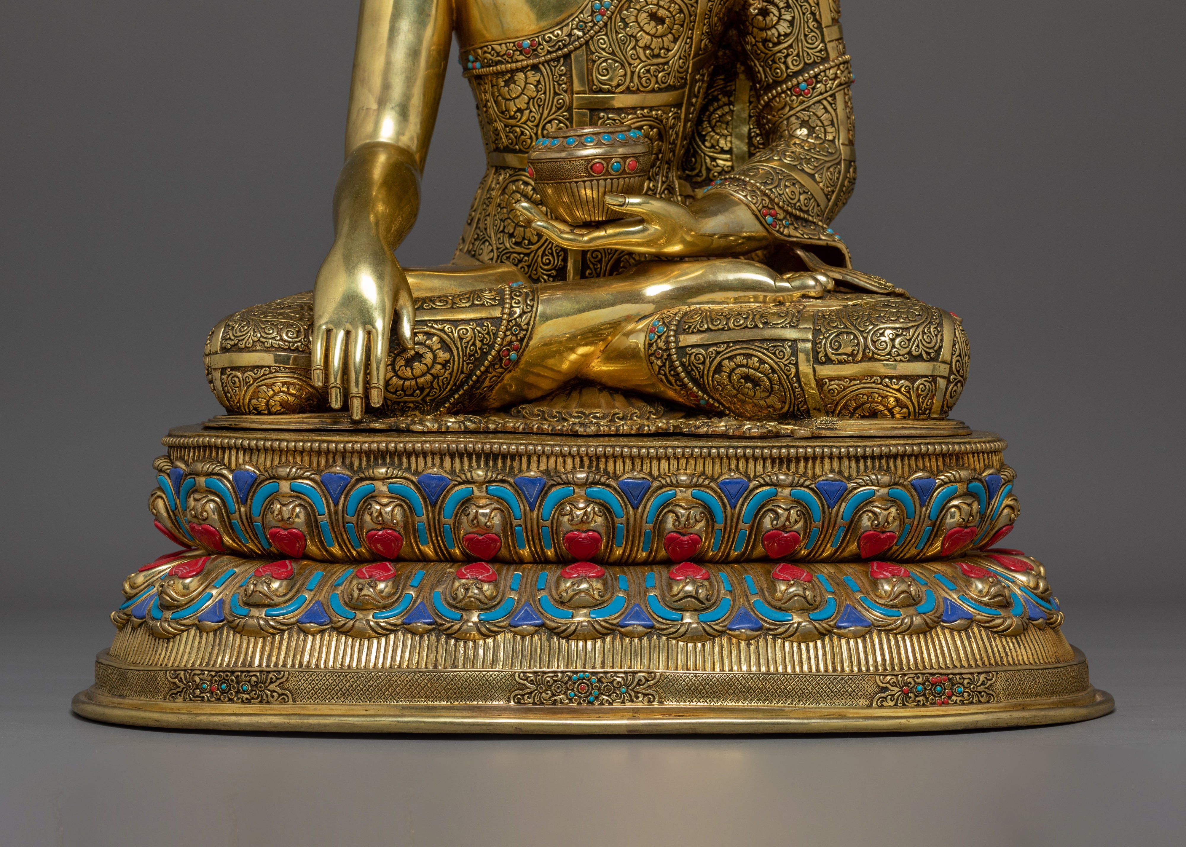Shakyamuni Buddha Statue: The Divine Dharma Teacher