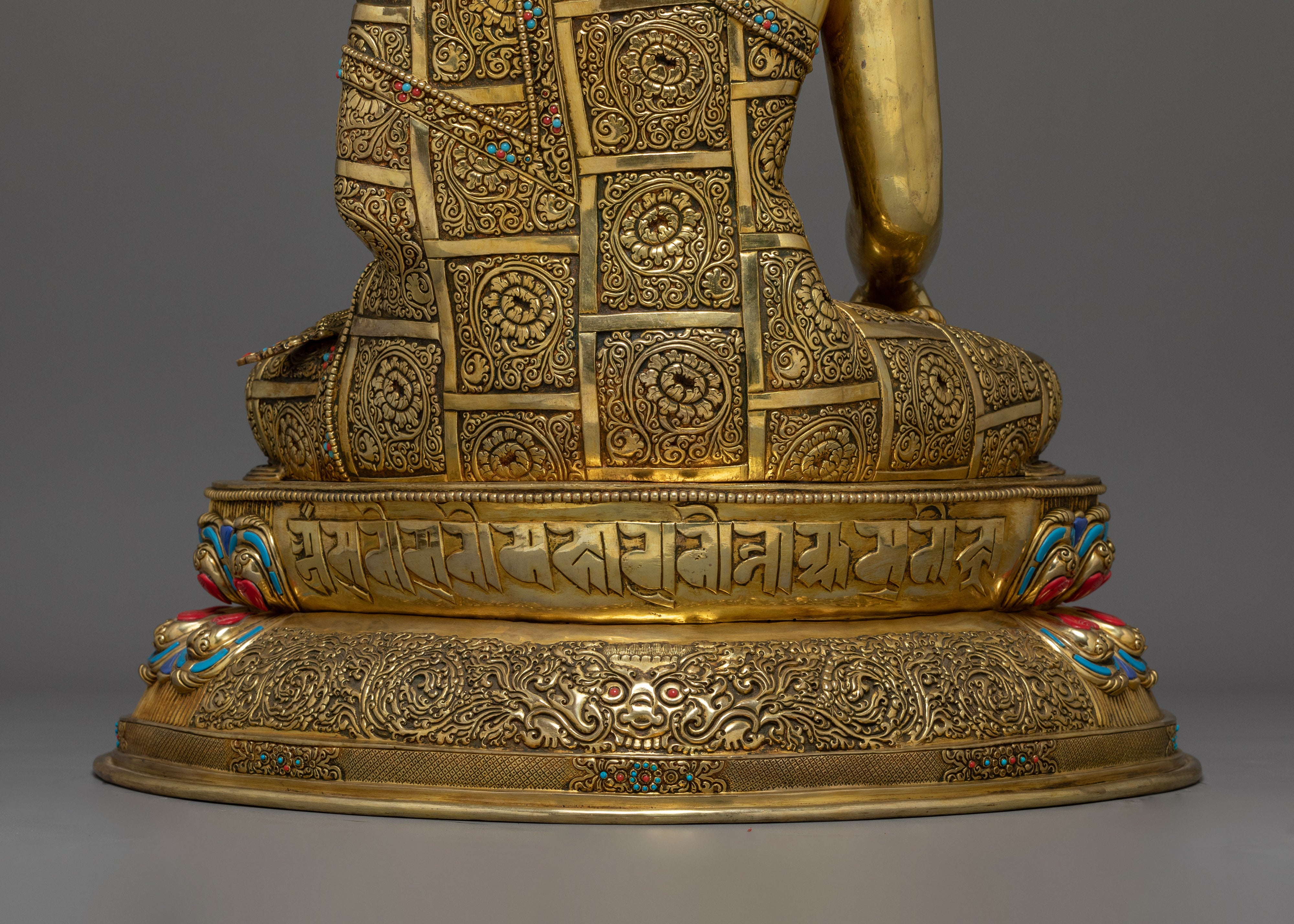 Shakyamuni Buddha Statue: The Divine Dharma Teacher