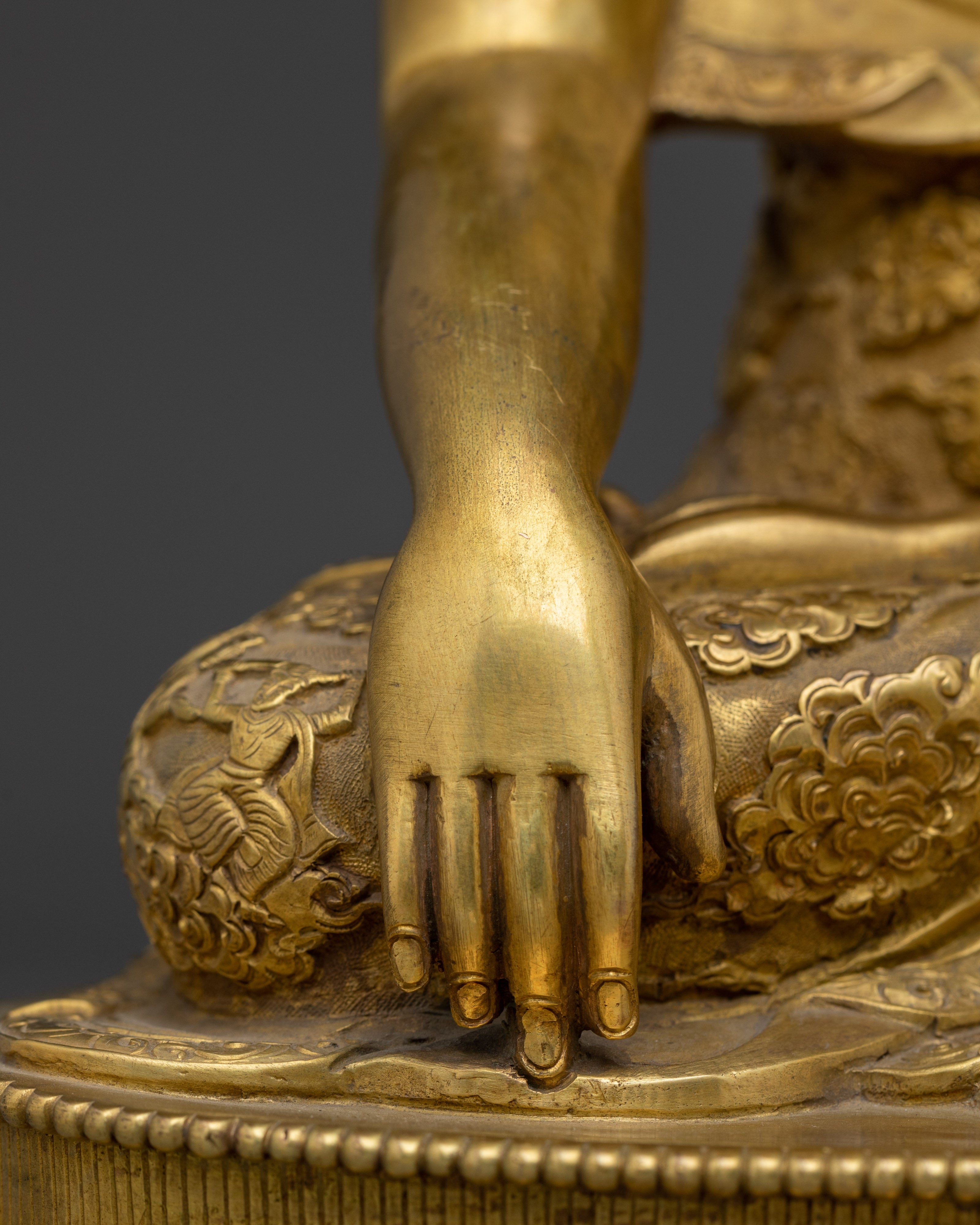 Shakyamuni Buddha Statue: Traditional Gautama Buddha