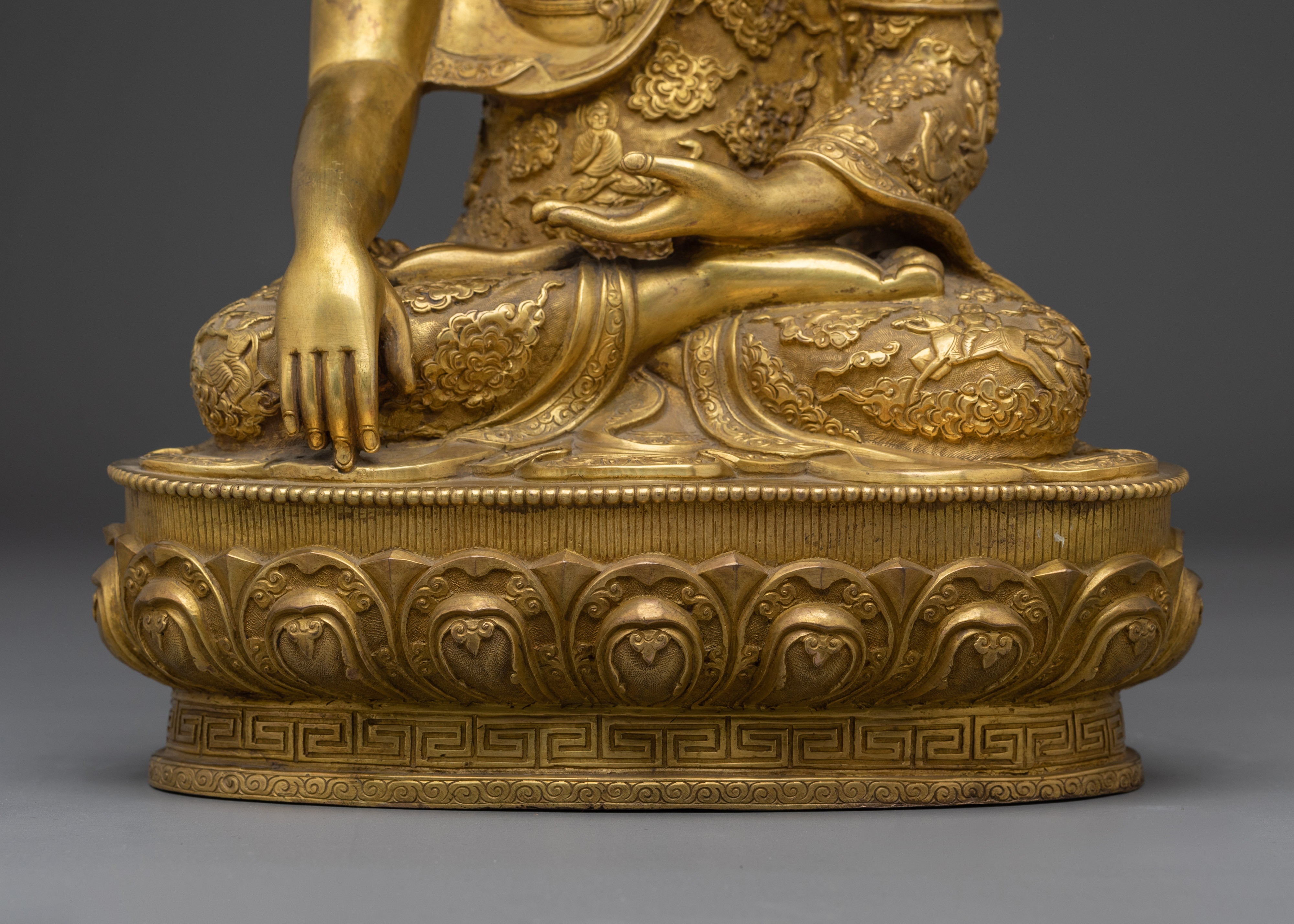 Shakyamuni Buddha Statue: Traditional Gautama Buddha