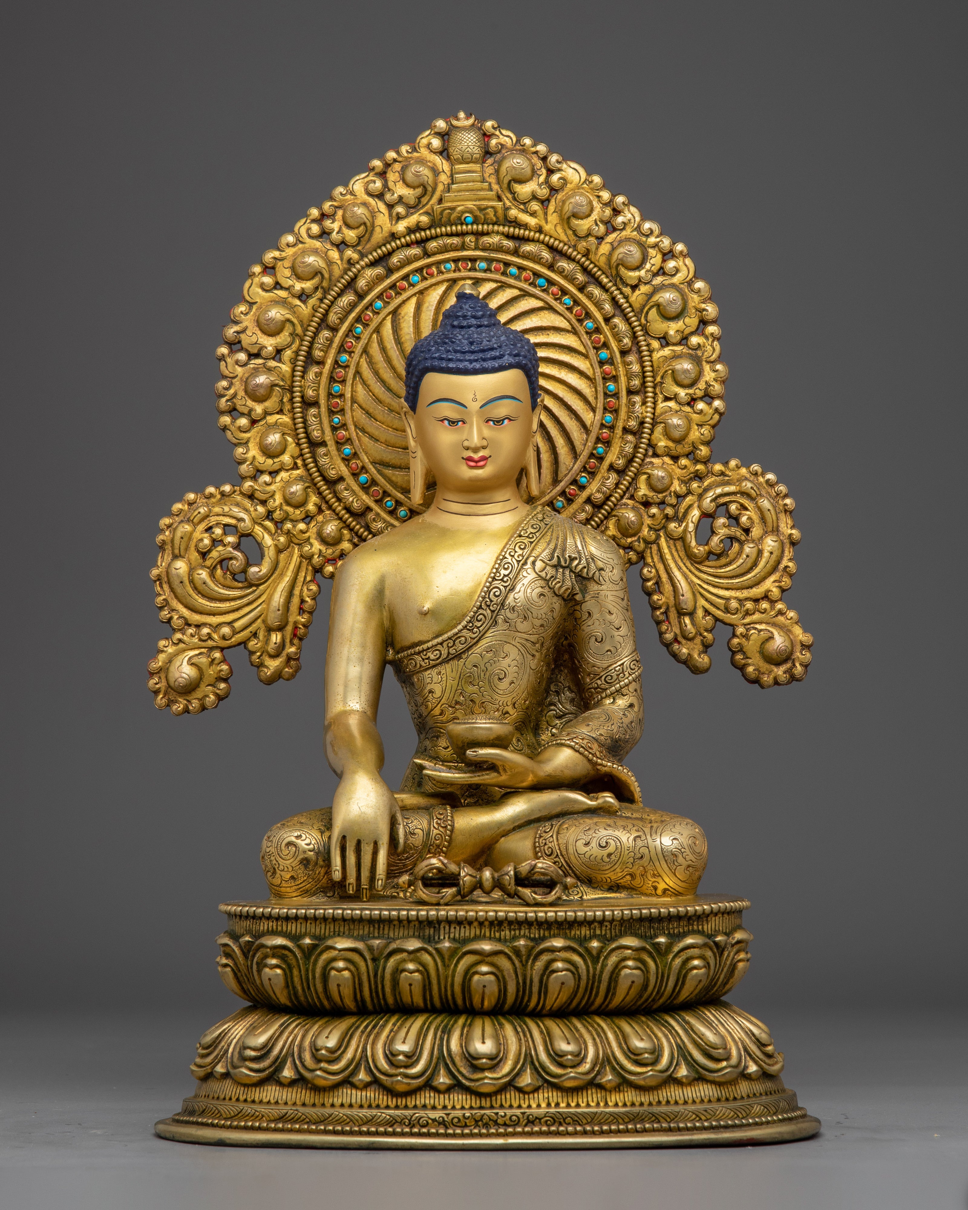 shakyamuni-buddha-gold-gilded-enlightened-teacher