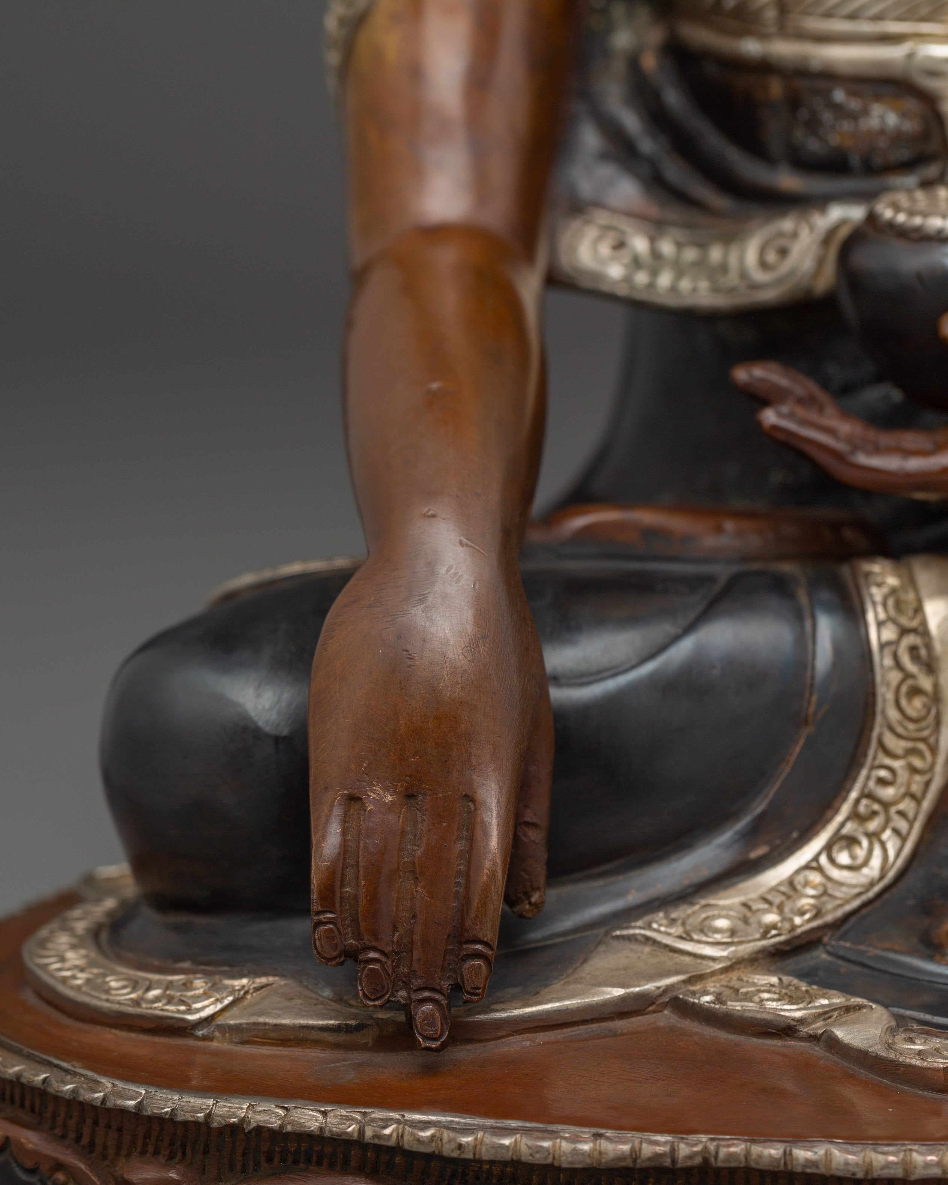 Shakyamuni Buddha Statue: The Sage of the Shakyas