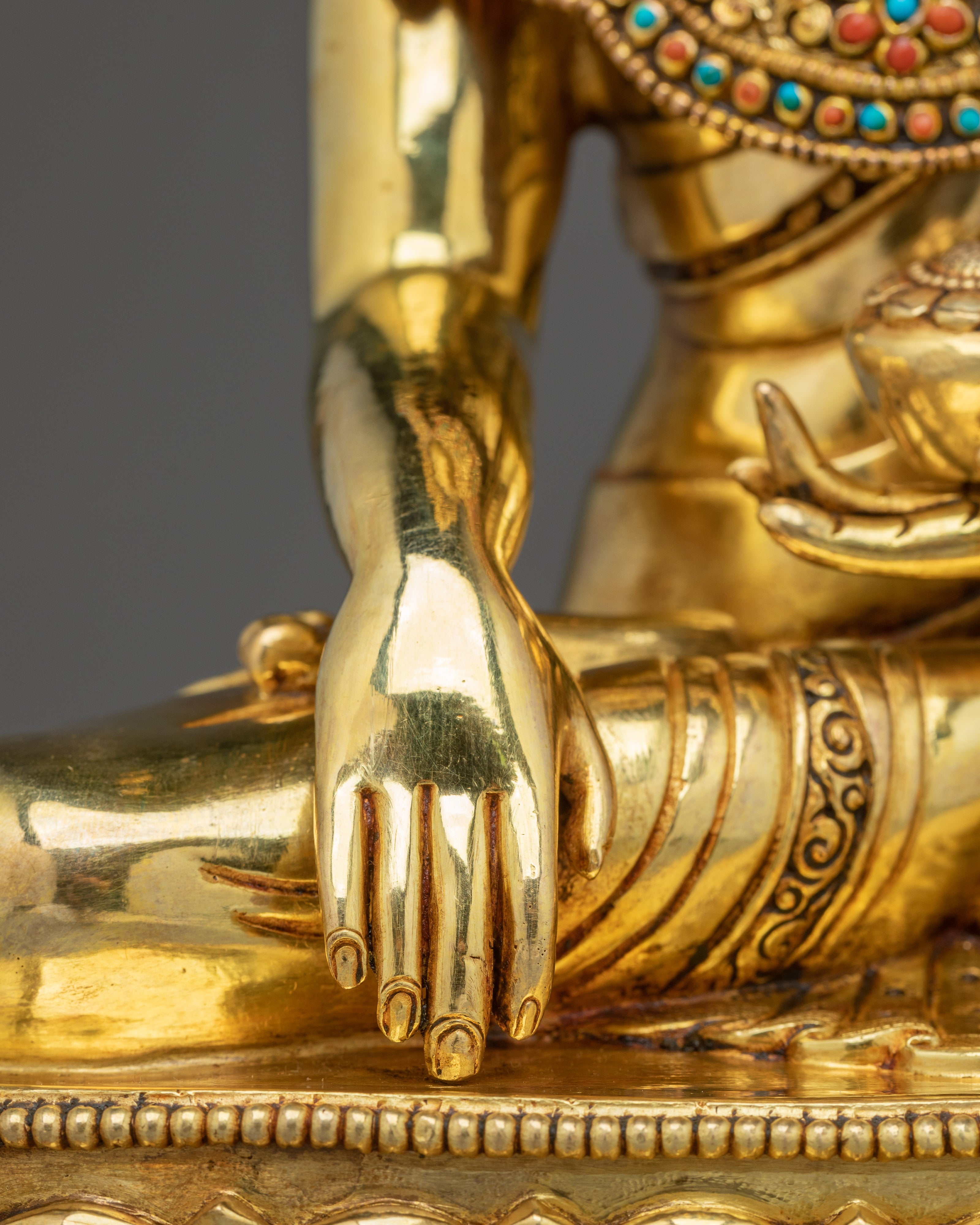 Crown Shakyamuni Buddha, Enlightened Sovereign | Regal Enlightened King