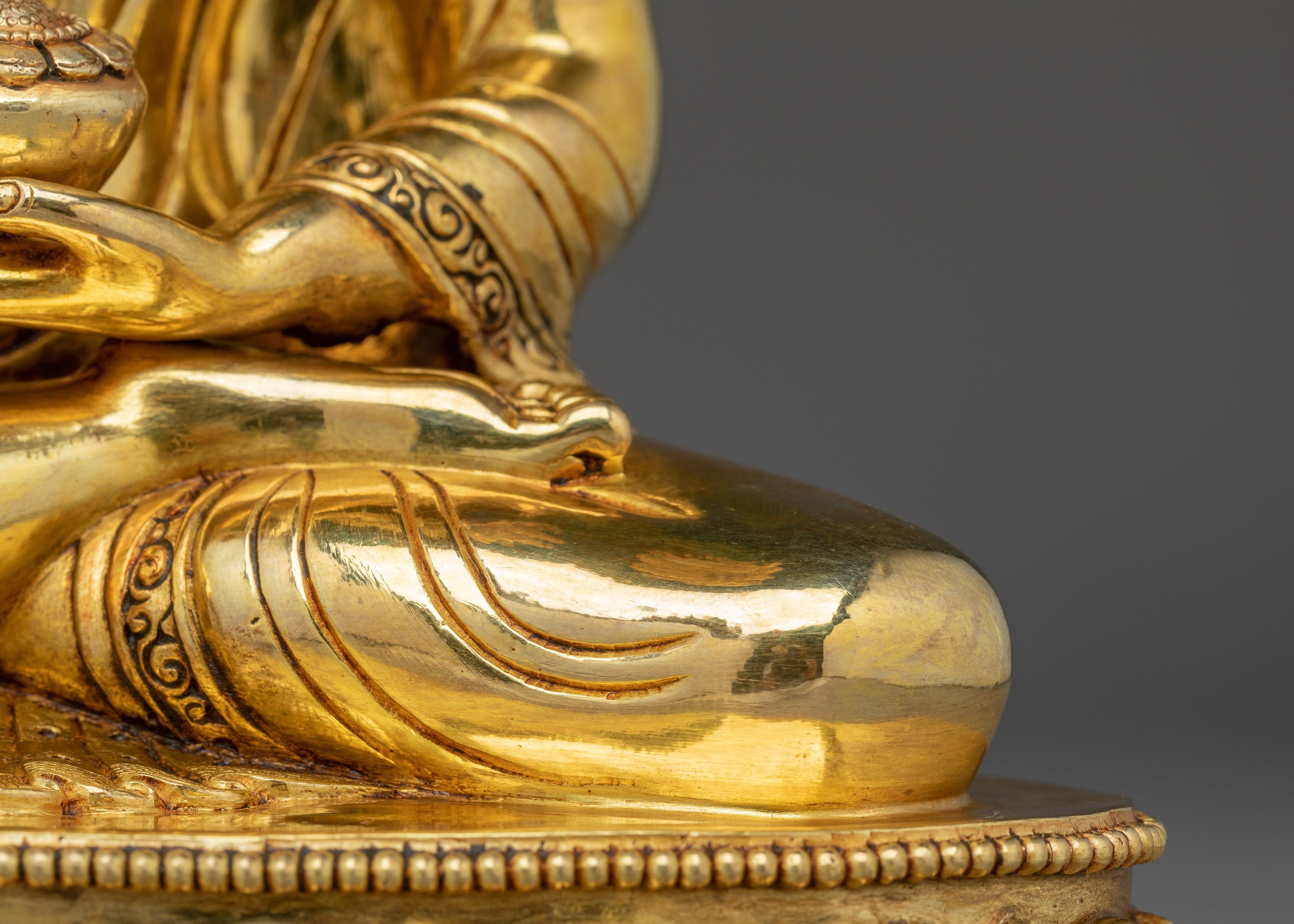 Crown Shakyamuni Buddha, Enlightened Sovereign | Regal Enlightened King