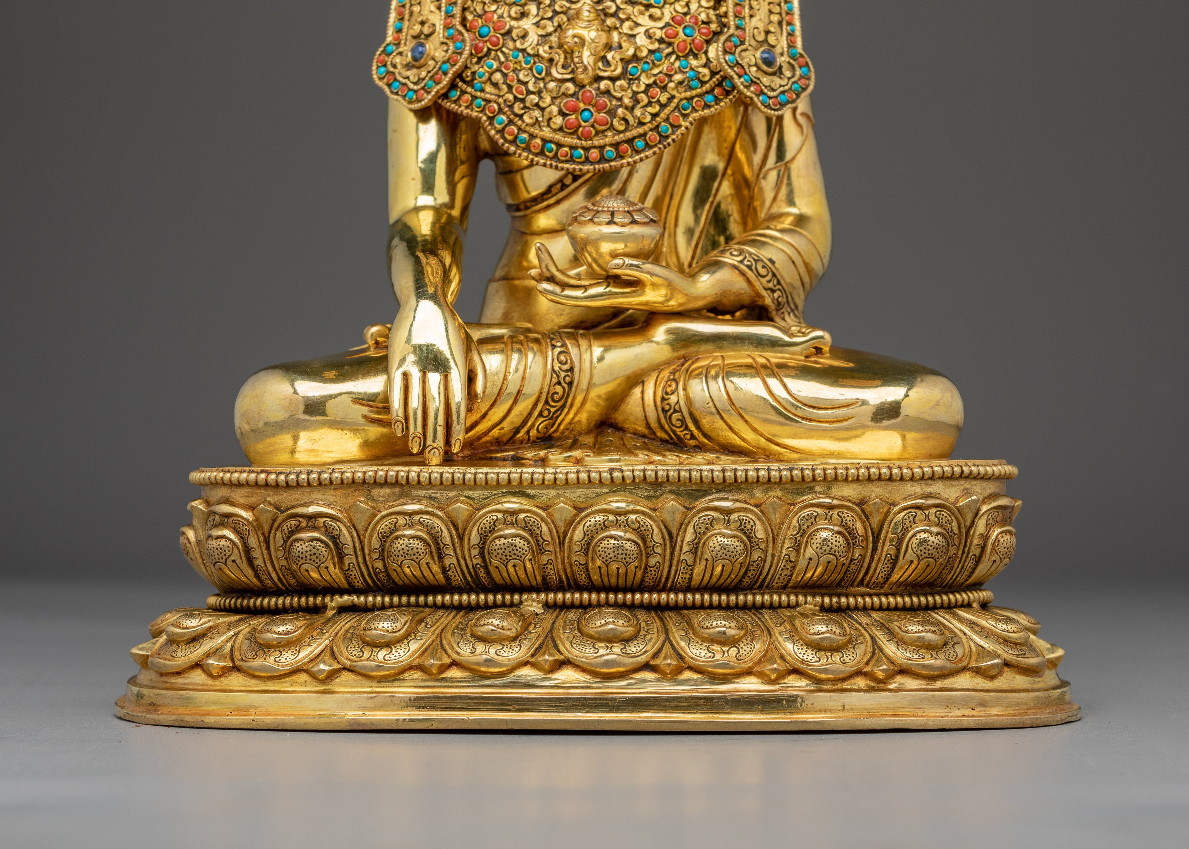 Crown Shakyamuni Buddha, Enlightened Sovereign | Regal Enlightened King