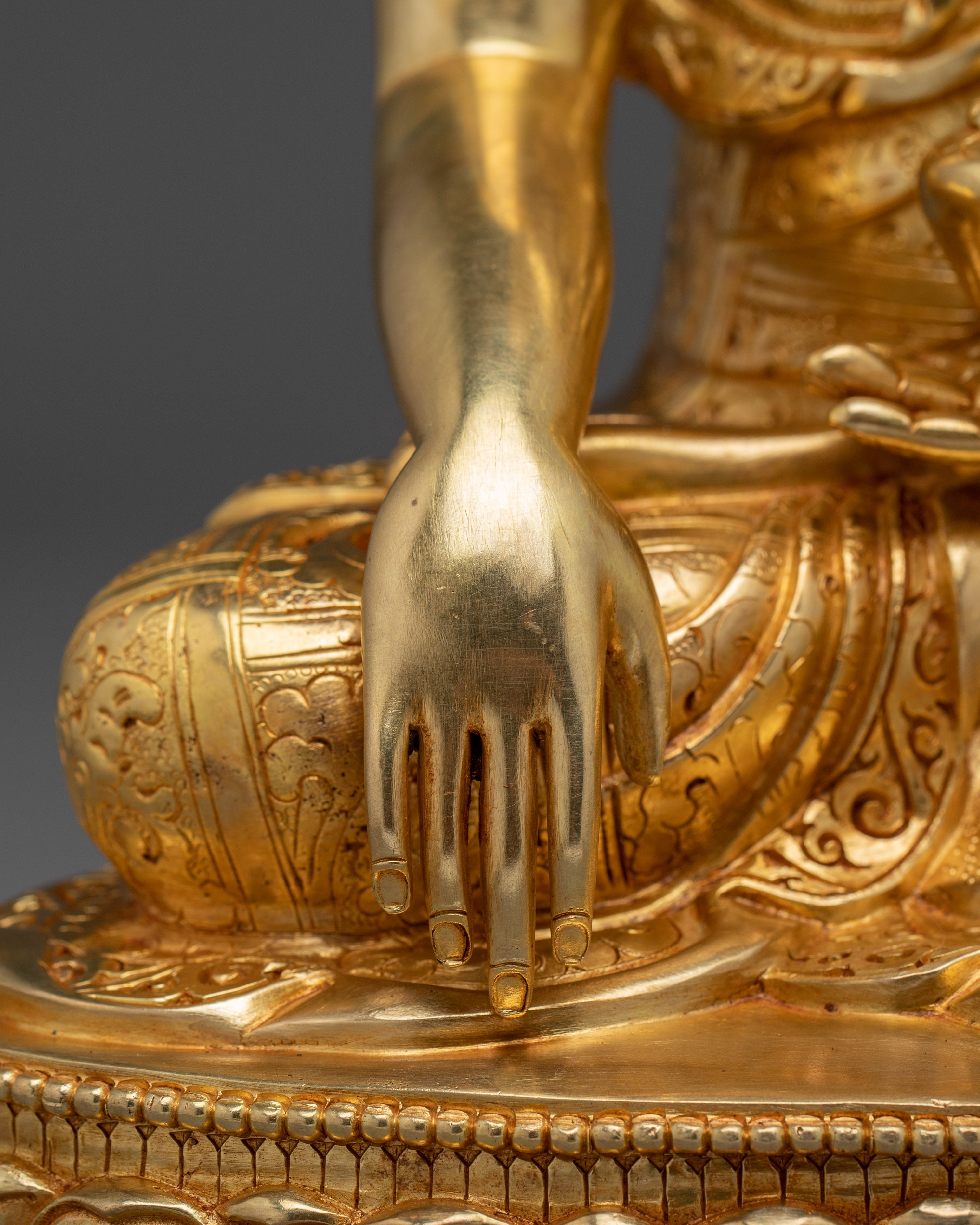 Shakyamuni Buddha Statue: Founder of Buddhism