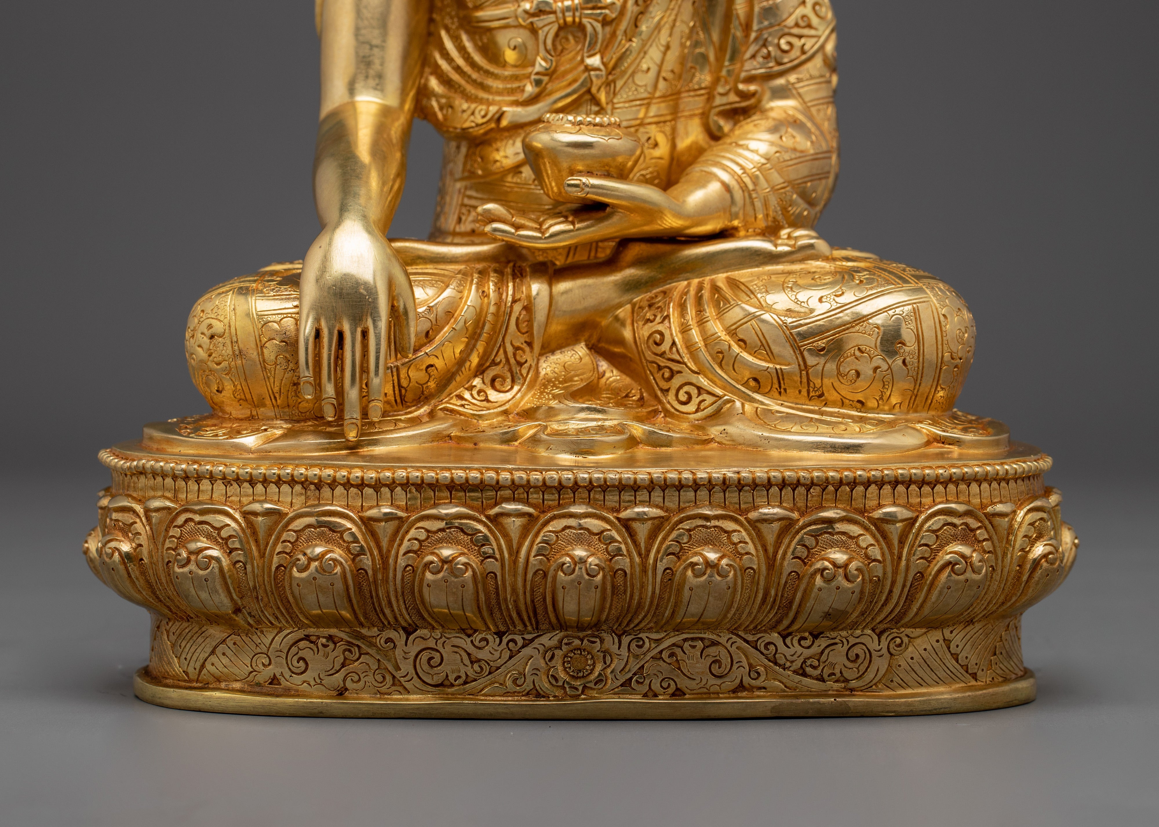 Shakyamuni Buddha Statue: Founder of Buddhism