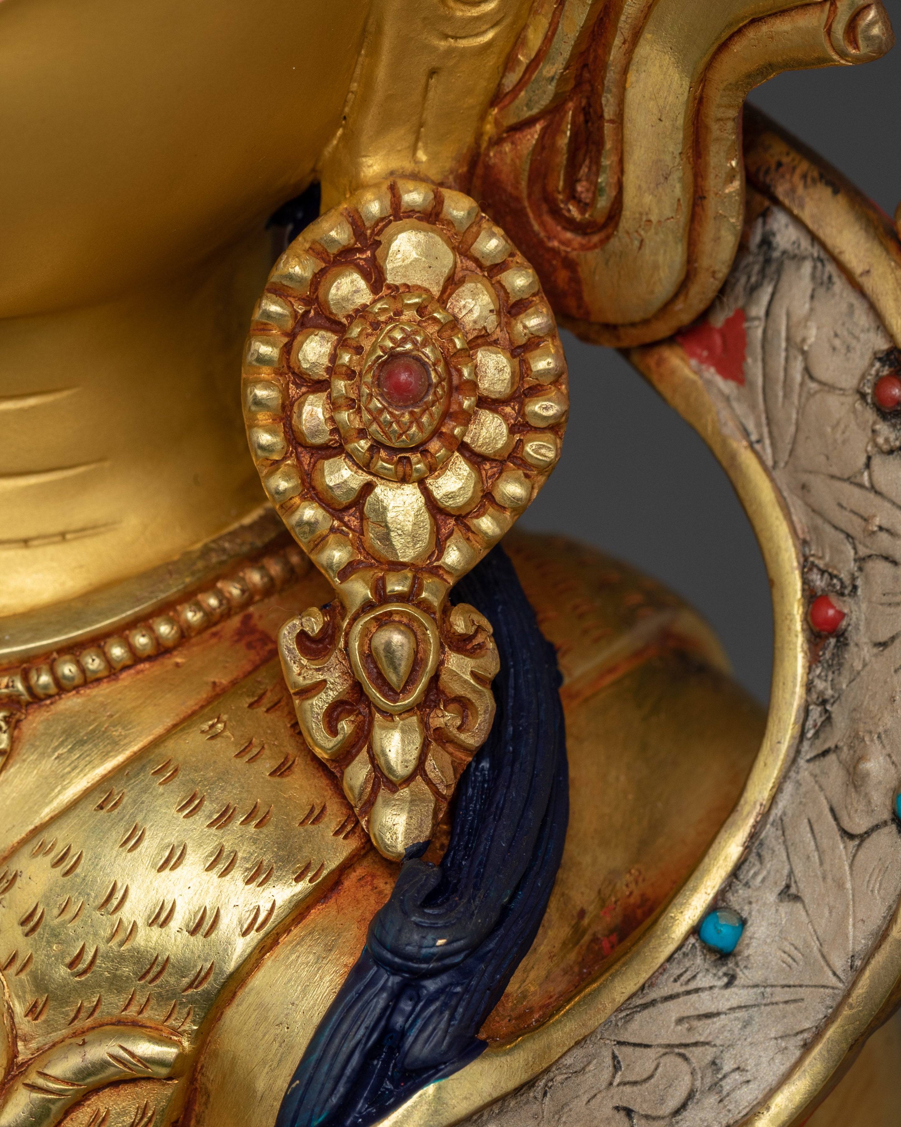 Handmade Golden Chenrezig Statue: Divine Buddhist Bodhisattva