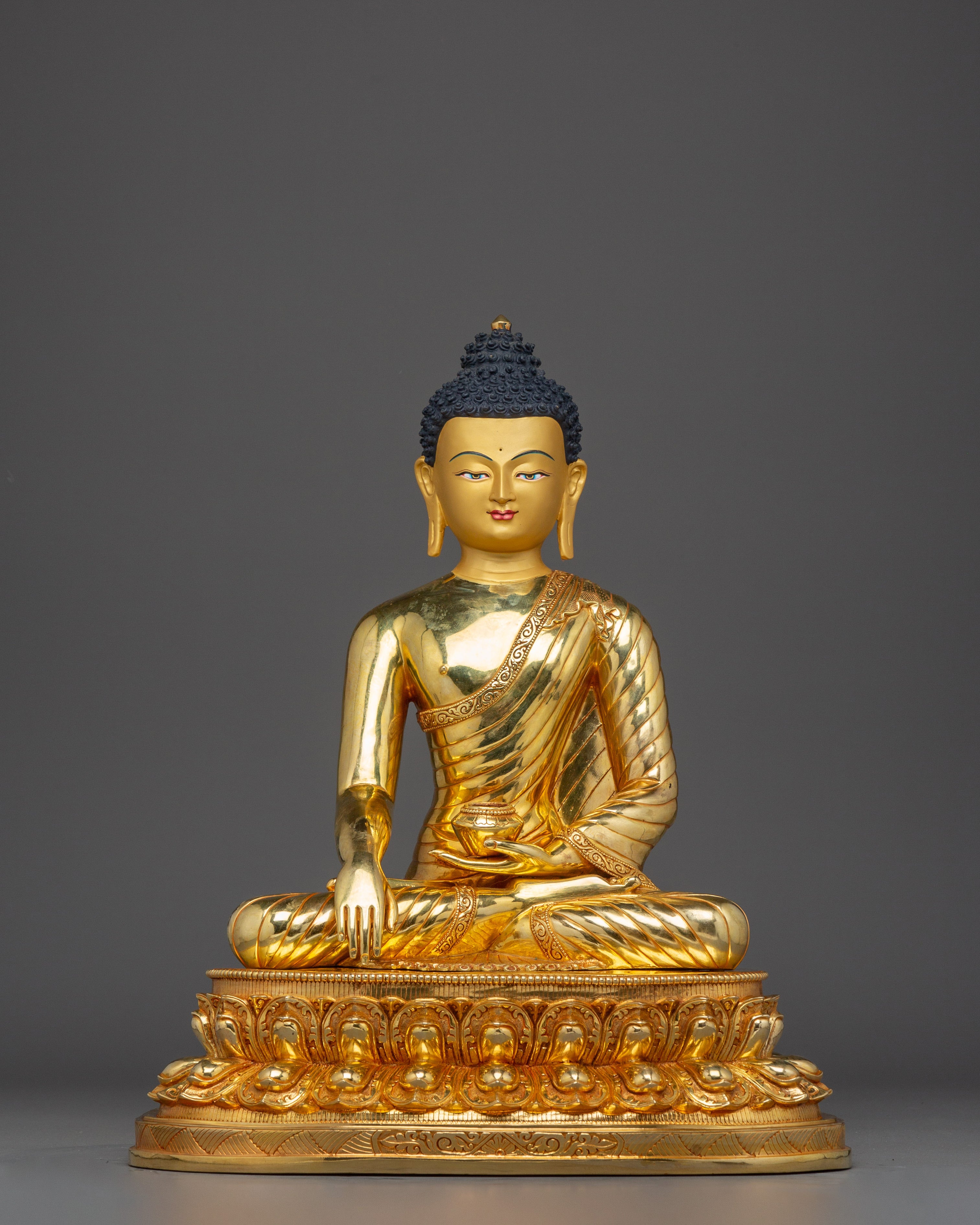 Shakyamuni Buddha Statue with a Radiant Halo