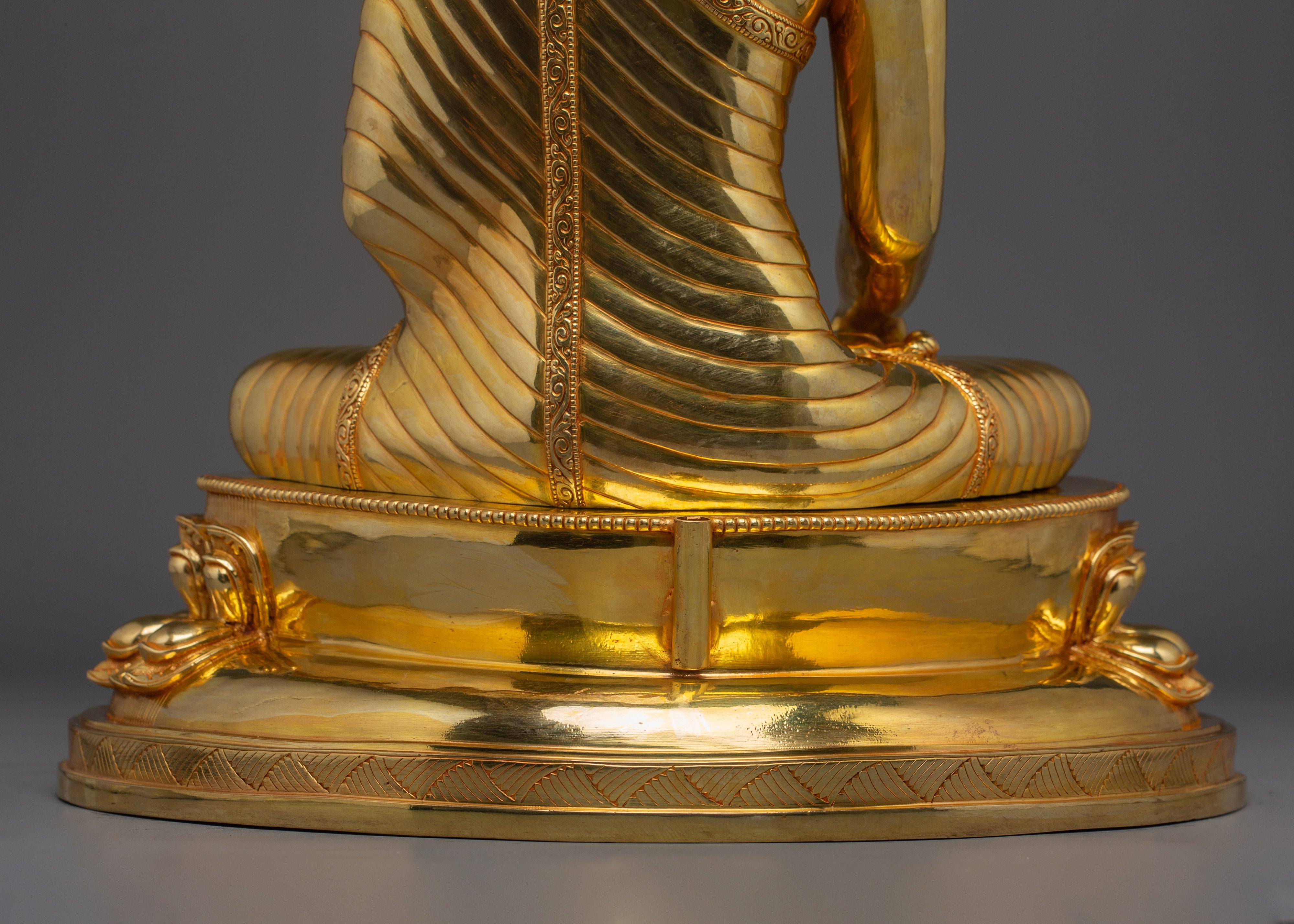 Shakyamuni Buddha Statue with a Radiant Halo