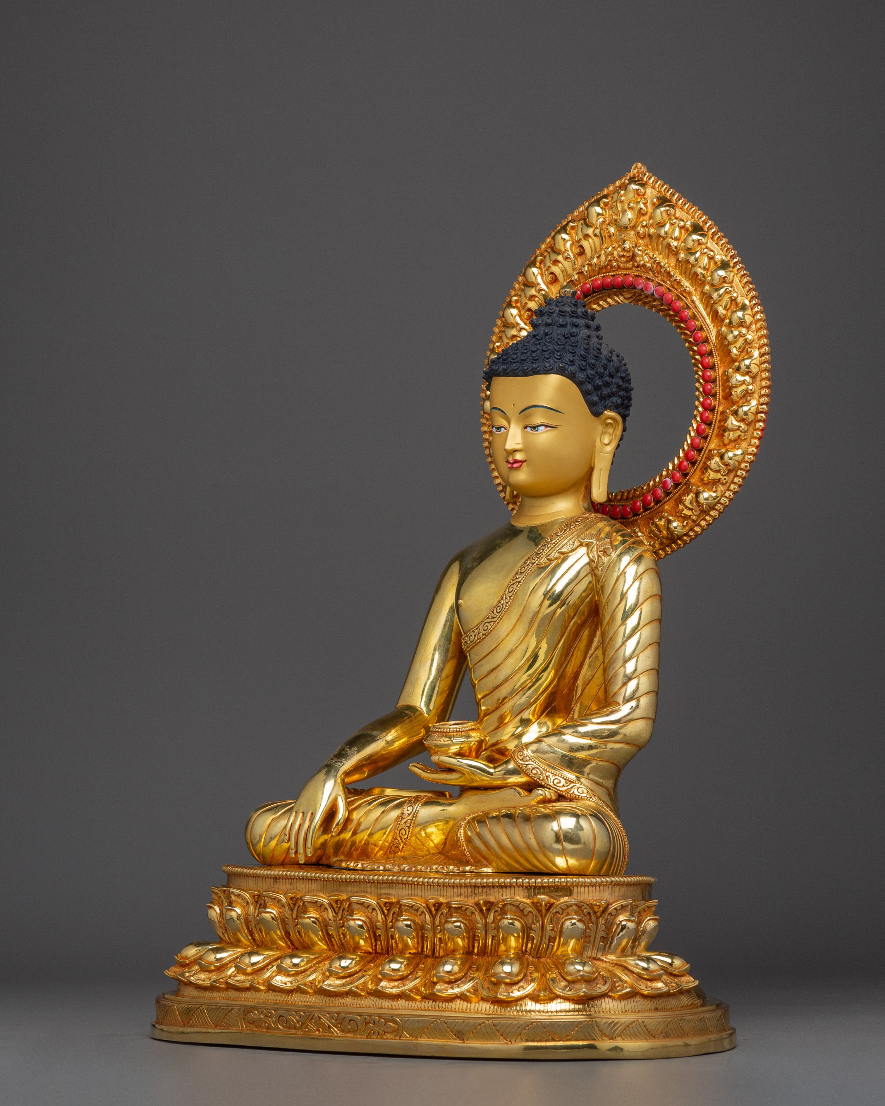 Shakyamuni Buddha Statue with a Radiant Halo