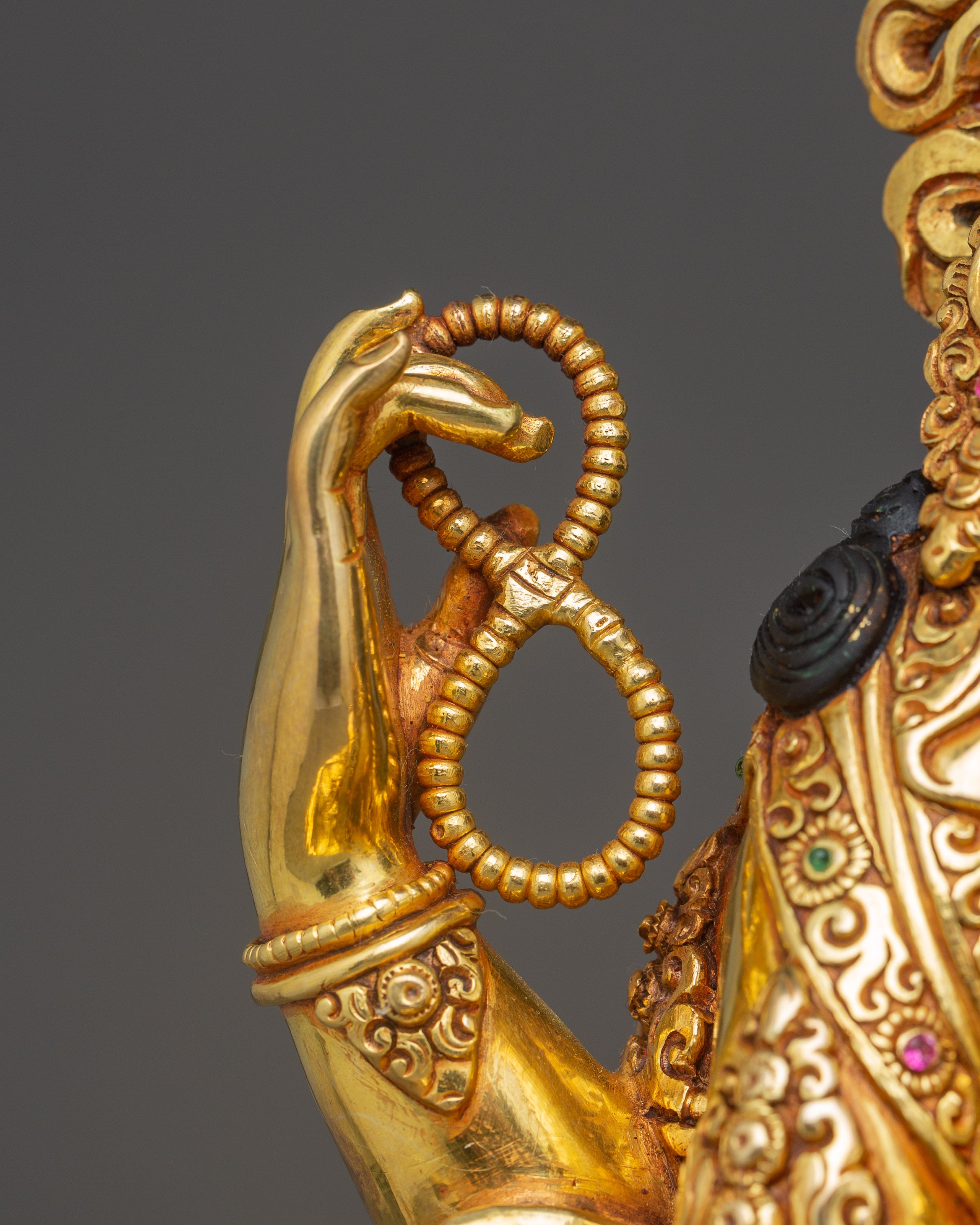 Chenrezig Statue: Himalayan Handmade Artwork