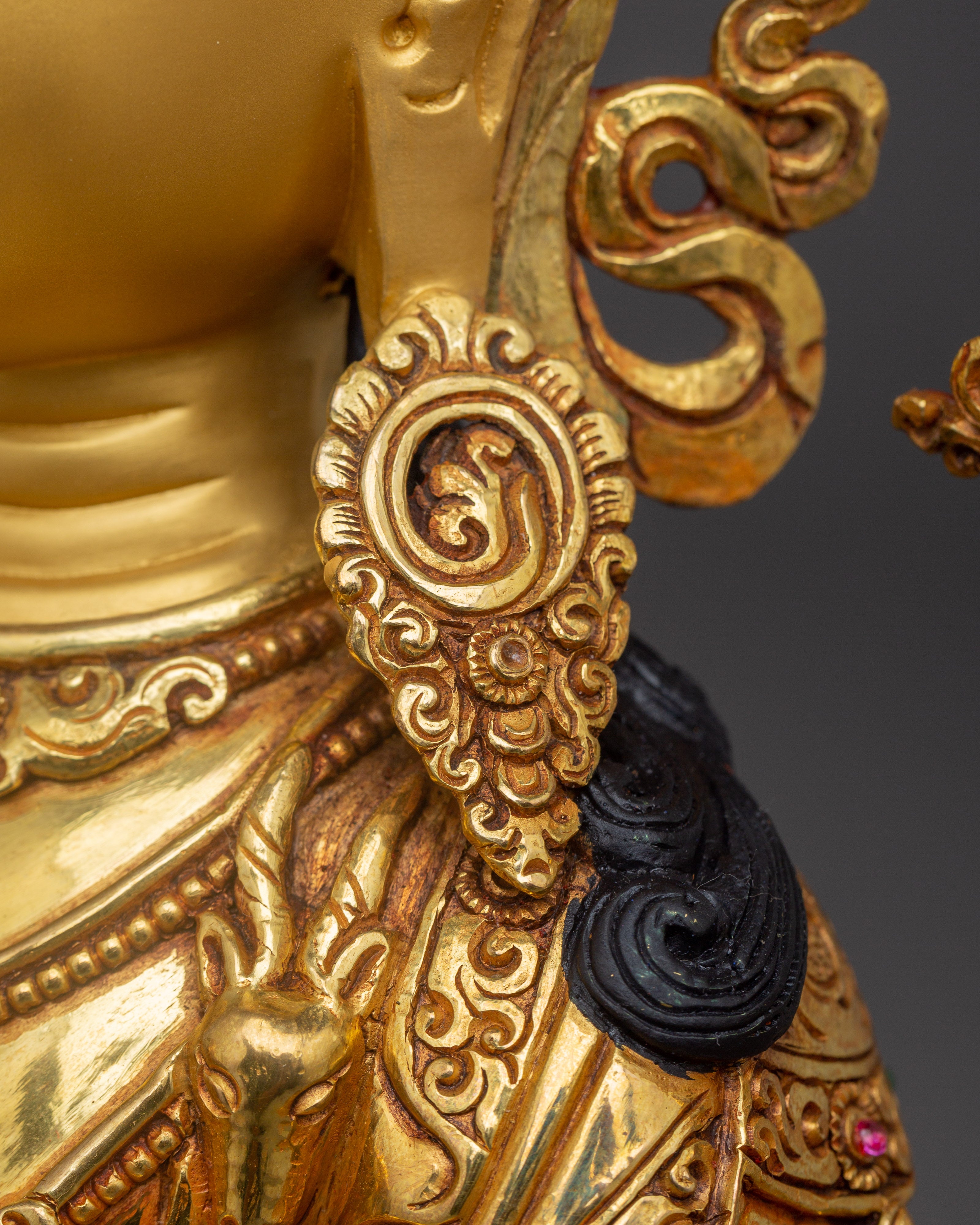 Chenrezig Statue: Himalayan Handmade Artwork
