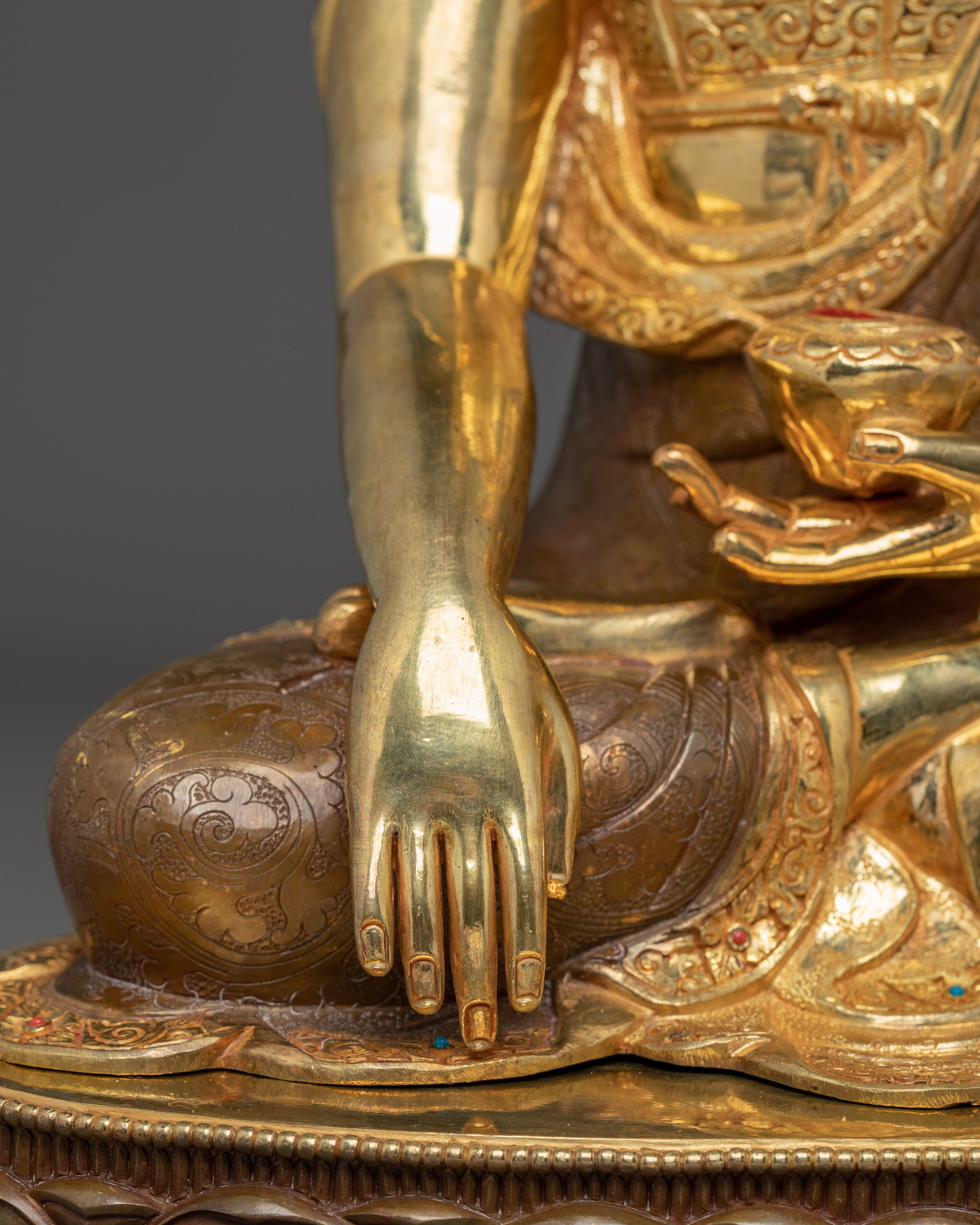 Shakyamuni Buddha: The Honored Dharma Teacher
