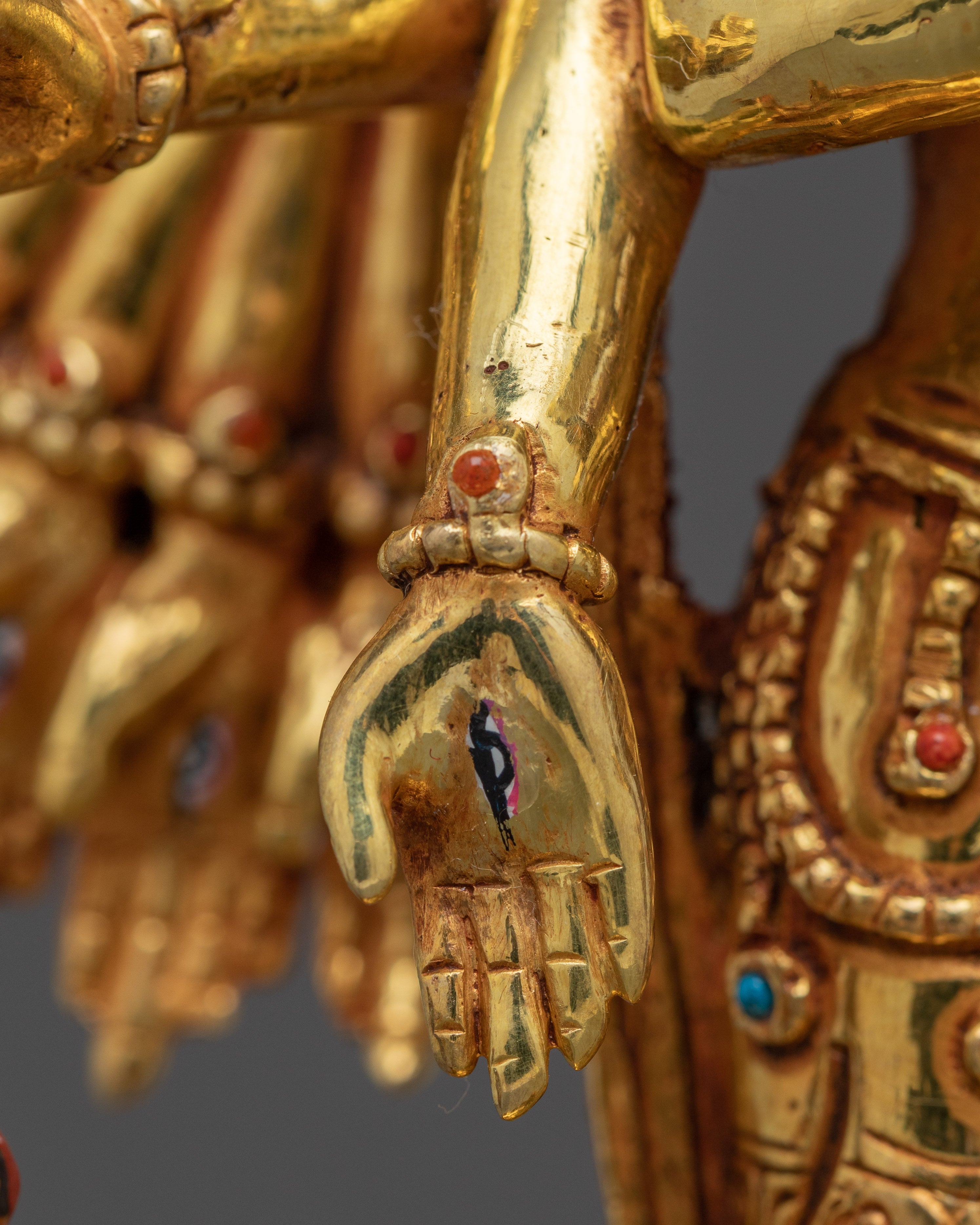 1000 Armed Chenrezig Statue: Compassionate Bodhisattva