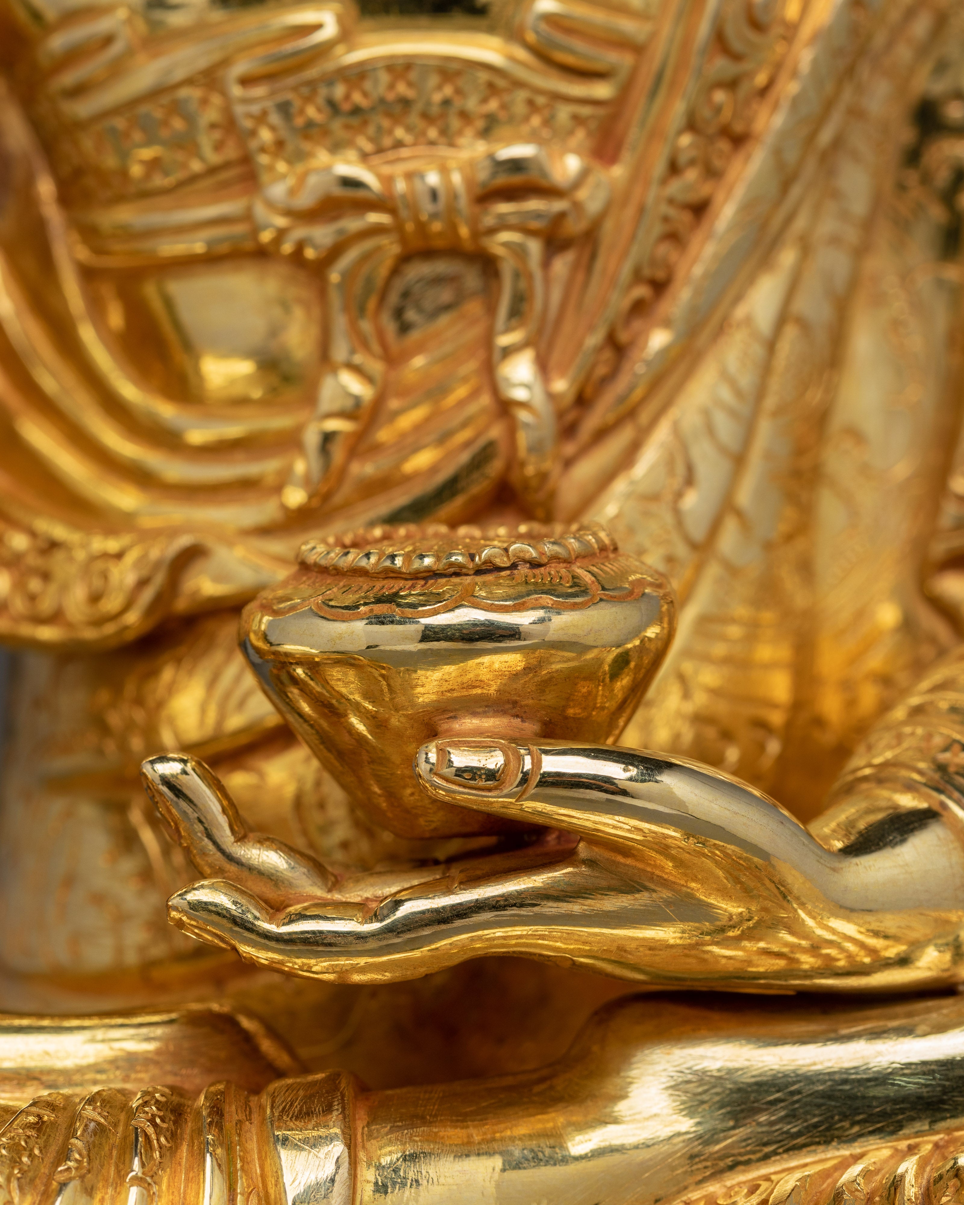 Radiant Shakyamuni Buddha Statue: The Sage of Shakyas