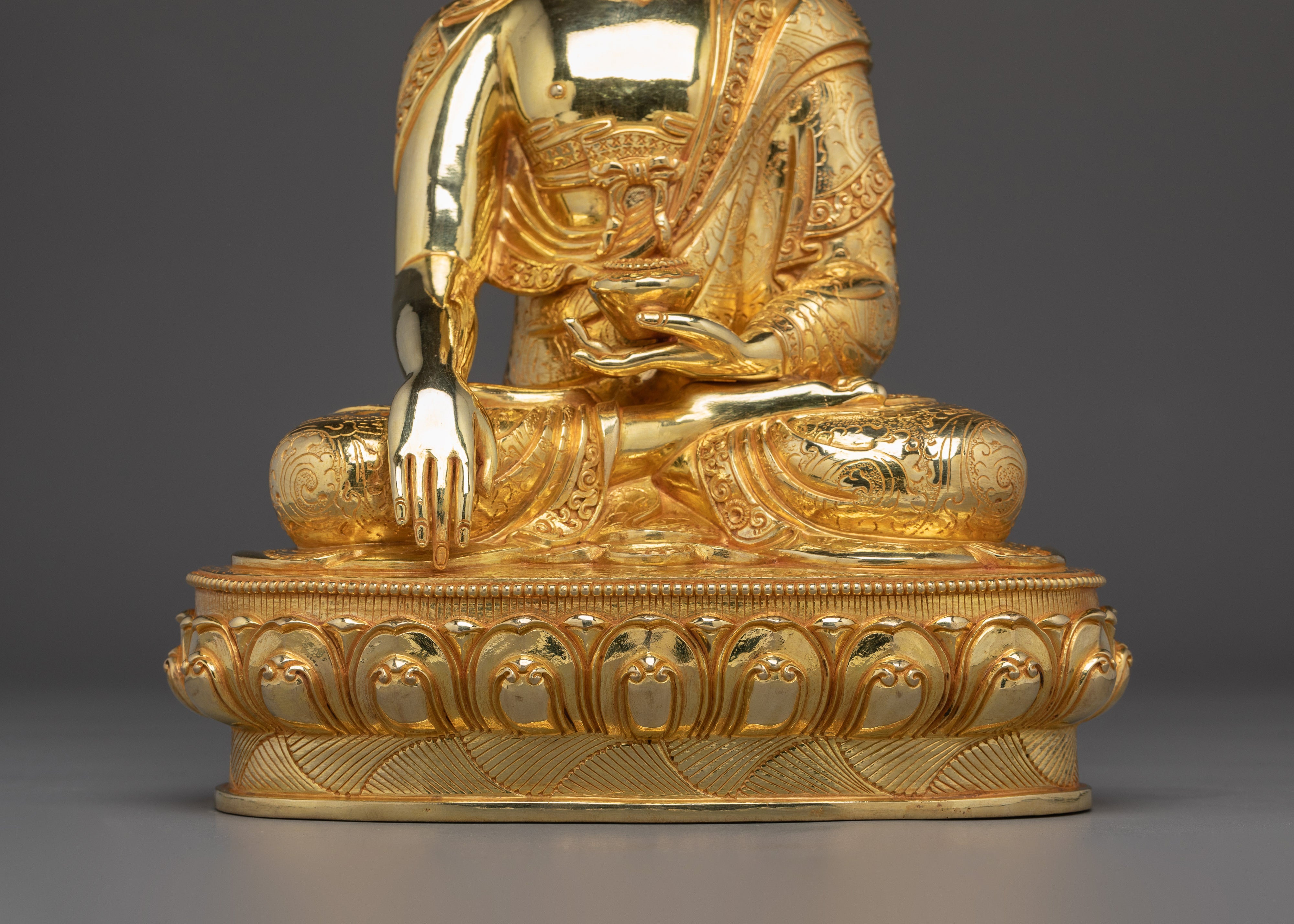 Radiant Shakyamuni Buddha Statue: The Sage of Shakyas