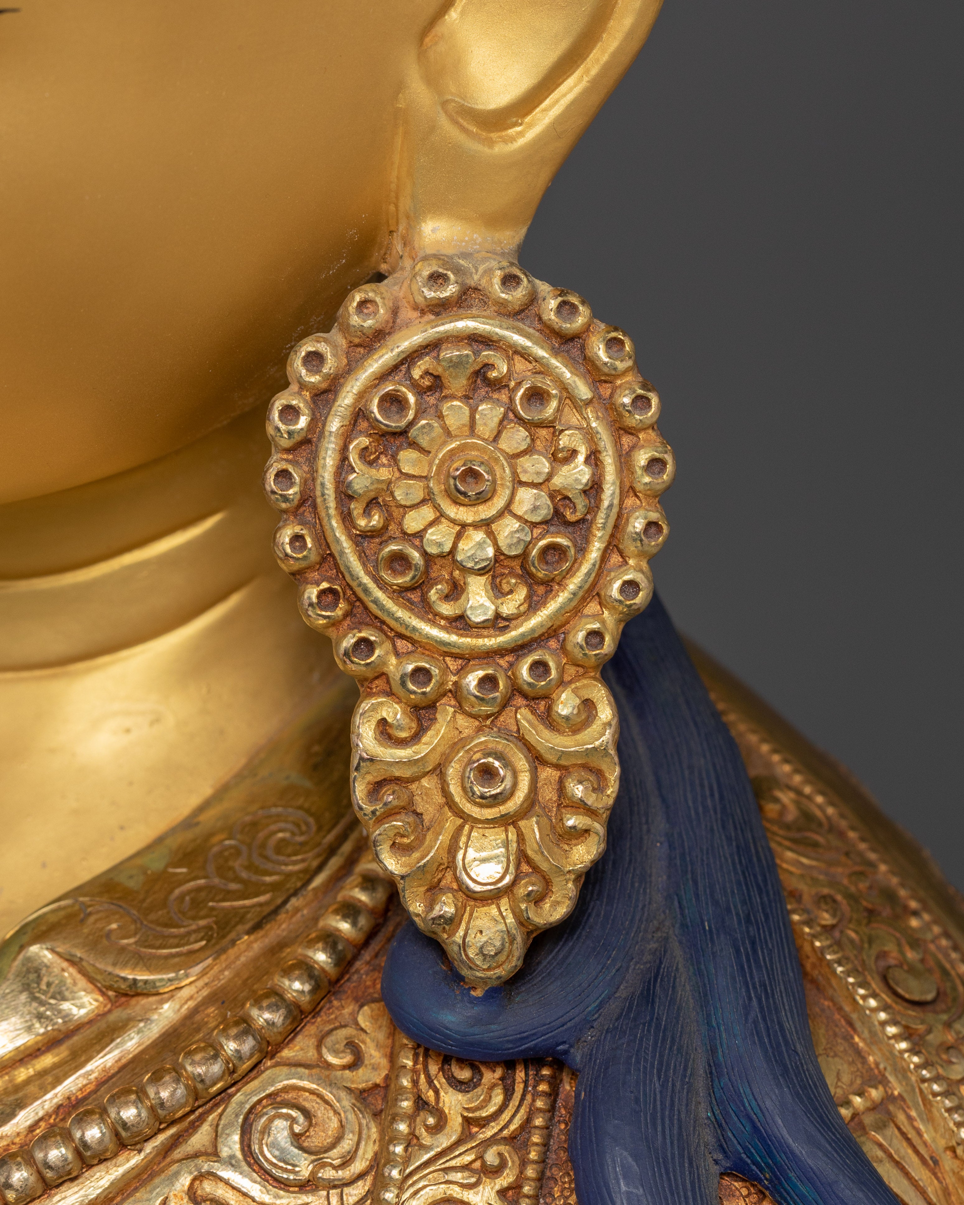 Statue of Guru Rinpoche: Tibetan Vajra Master