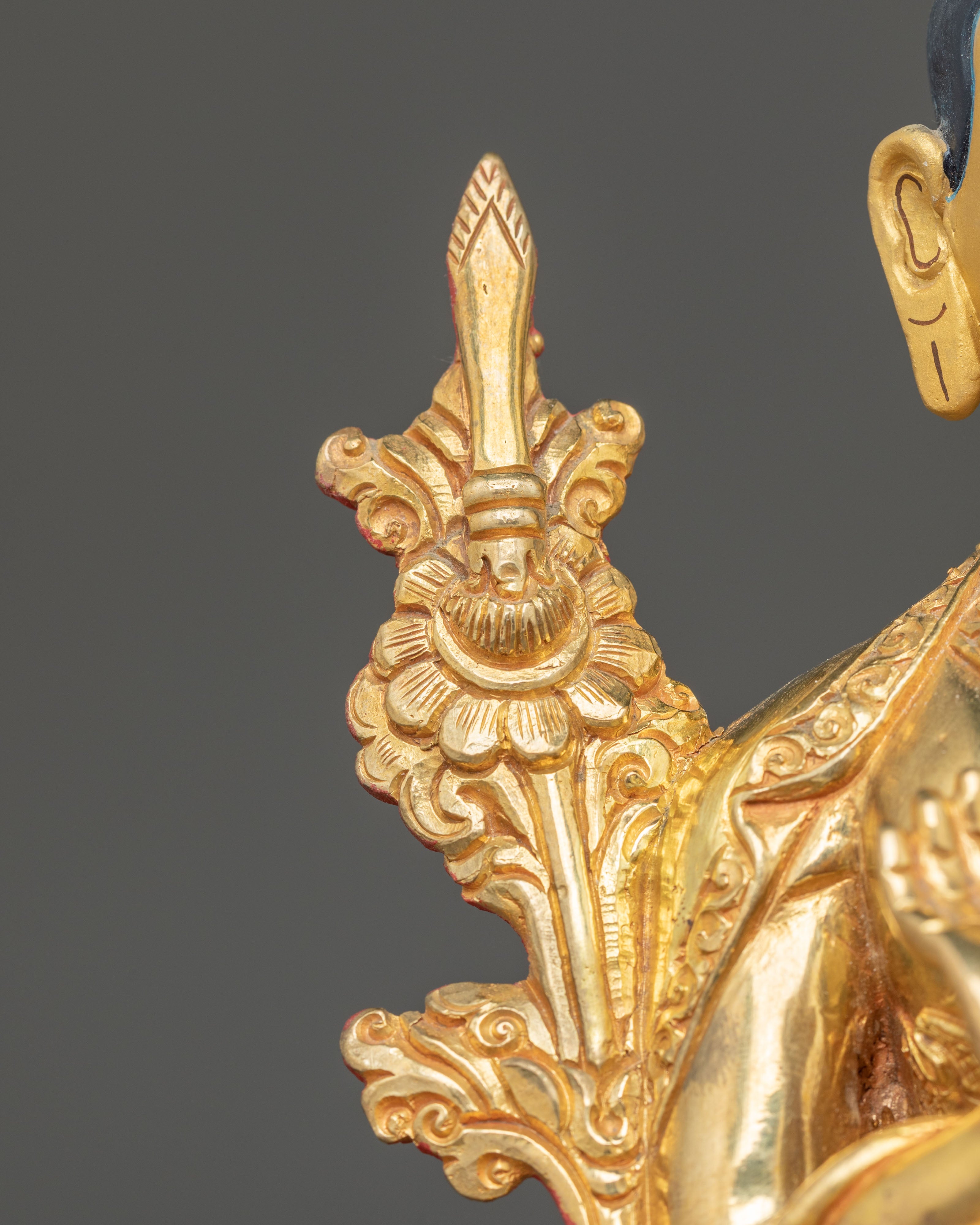 Tsongkhapa Statue Set: Symbolism of Wisdom and Compassion