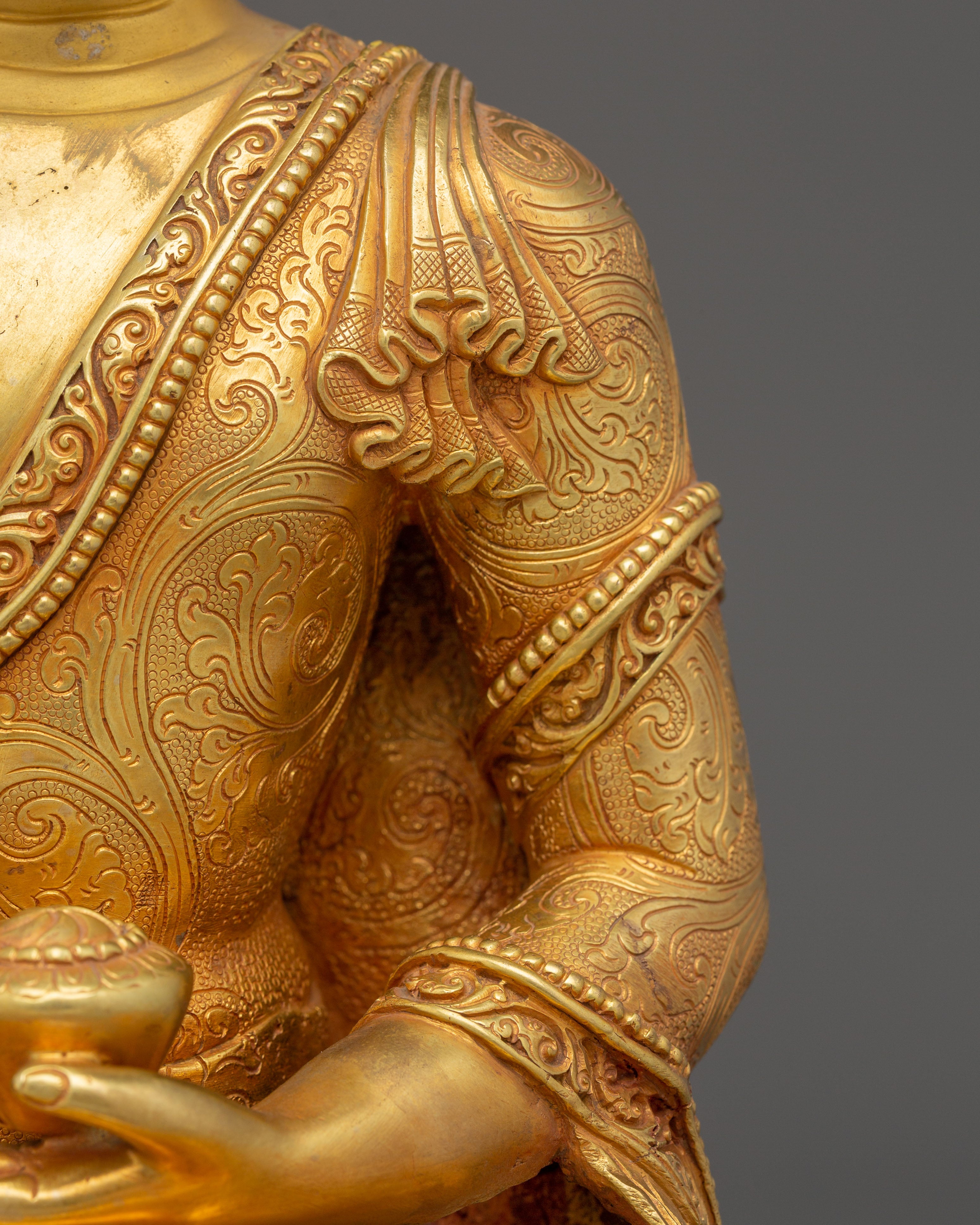 Shakyamuni Buddha Statue: Symbol of Power and Wisdom