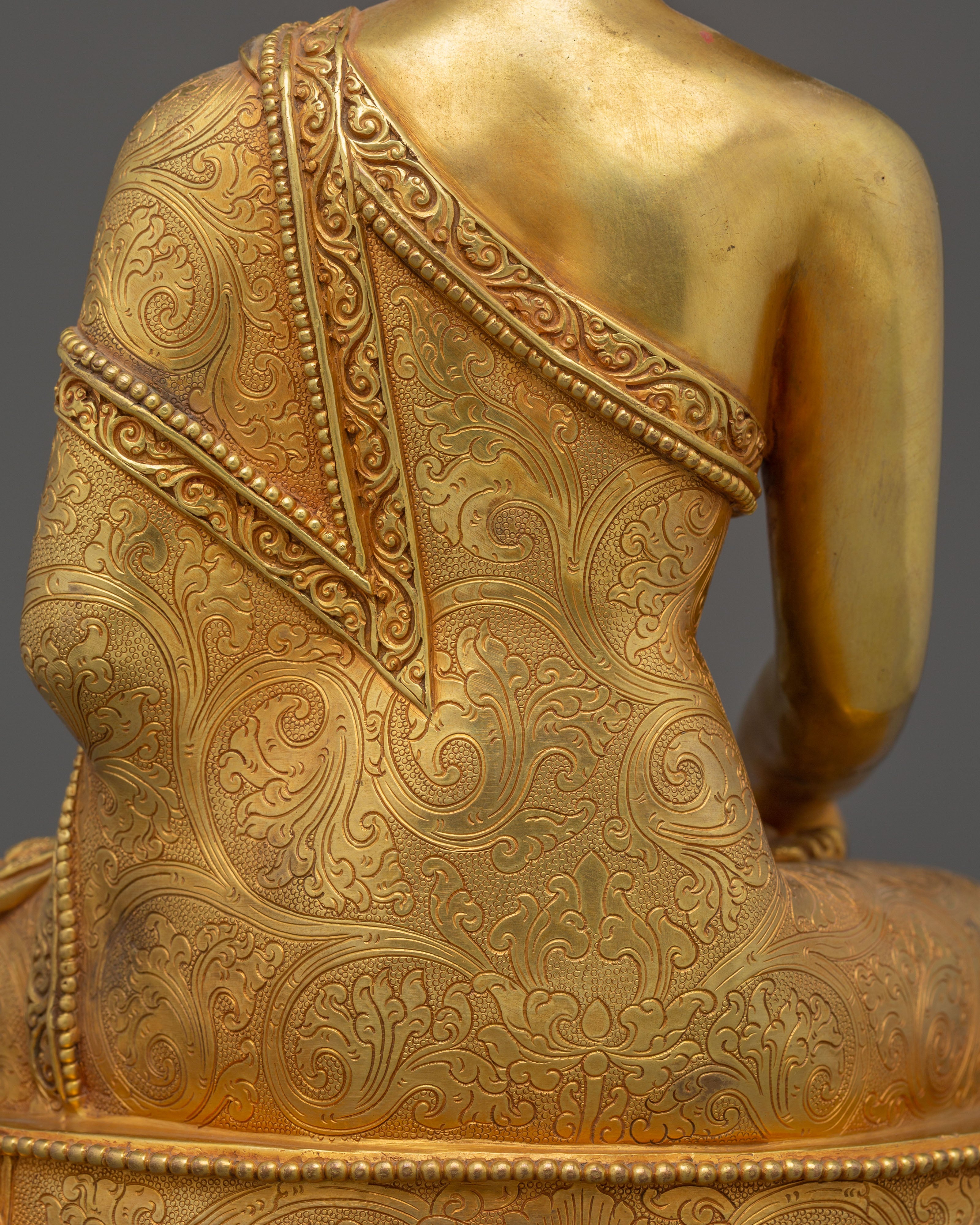 Shakyamuni Buddha Statue: Symbol of Power and Wisdom