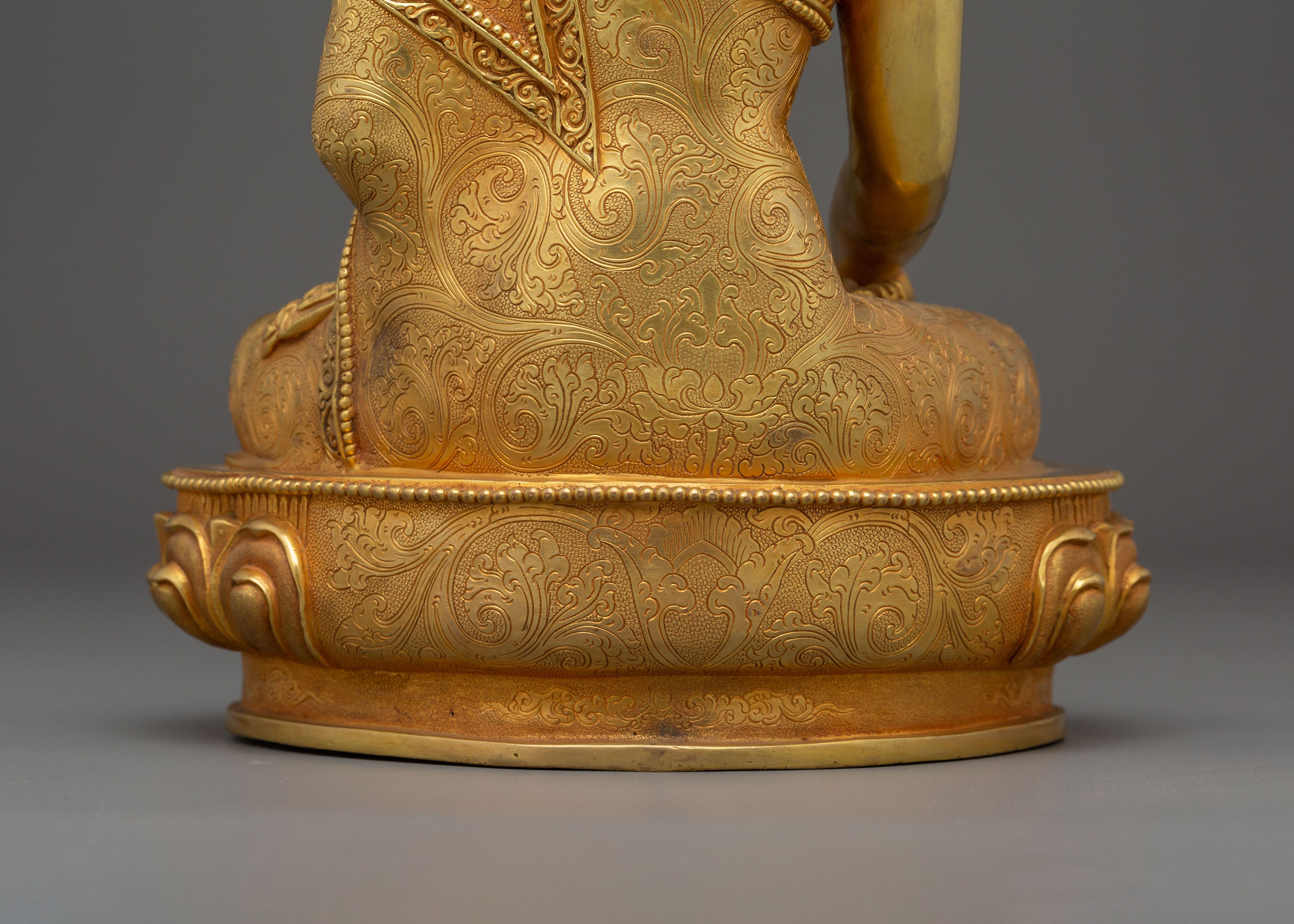 Shakyamuni Buddha Statue: Symbol of Power and Wisdom
