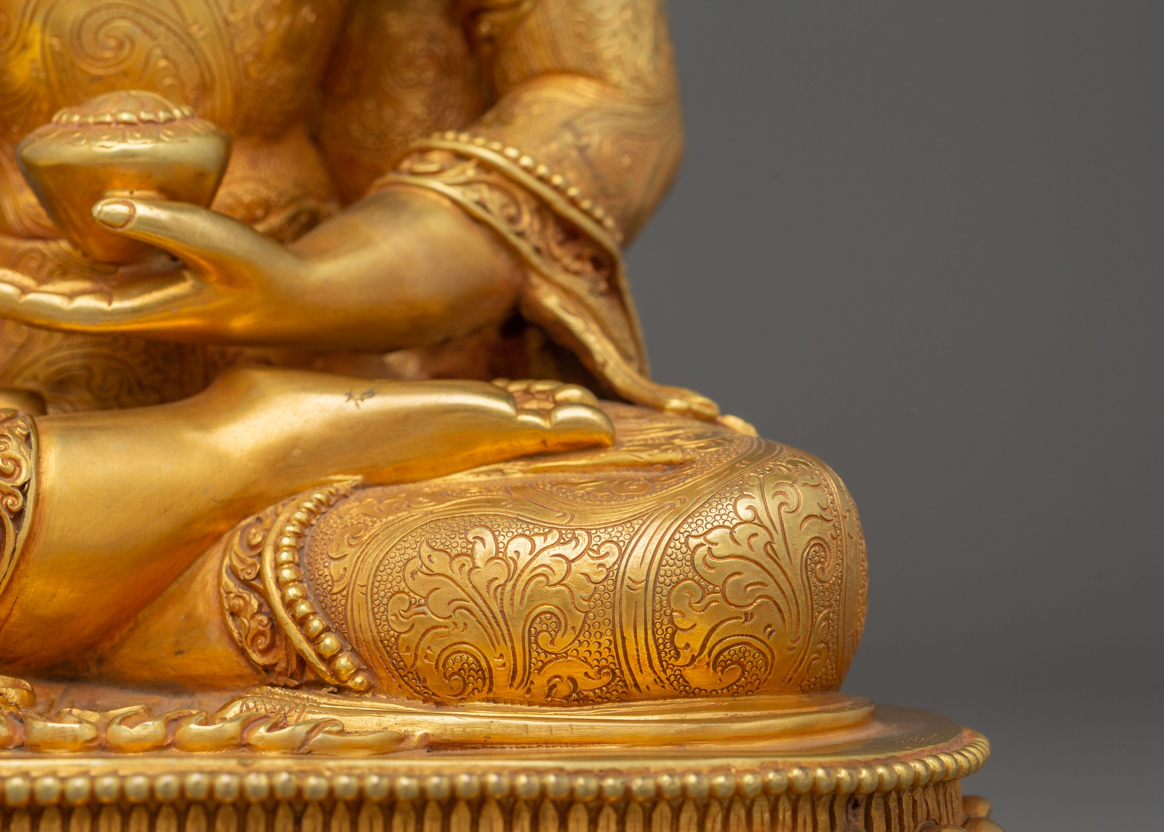 Shakyamuni Buddha Statue: Symbol of Power and Wisdom