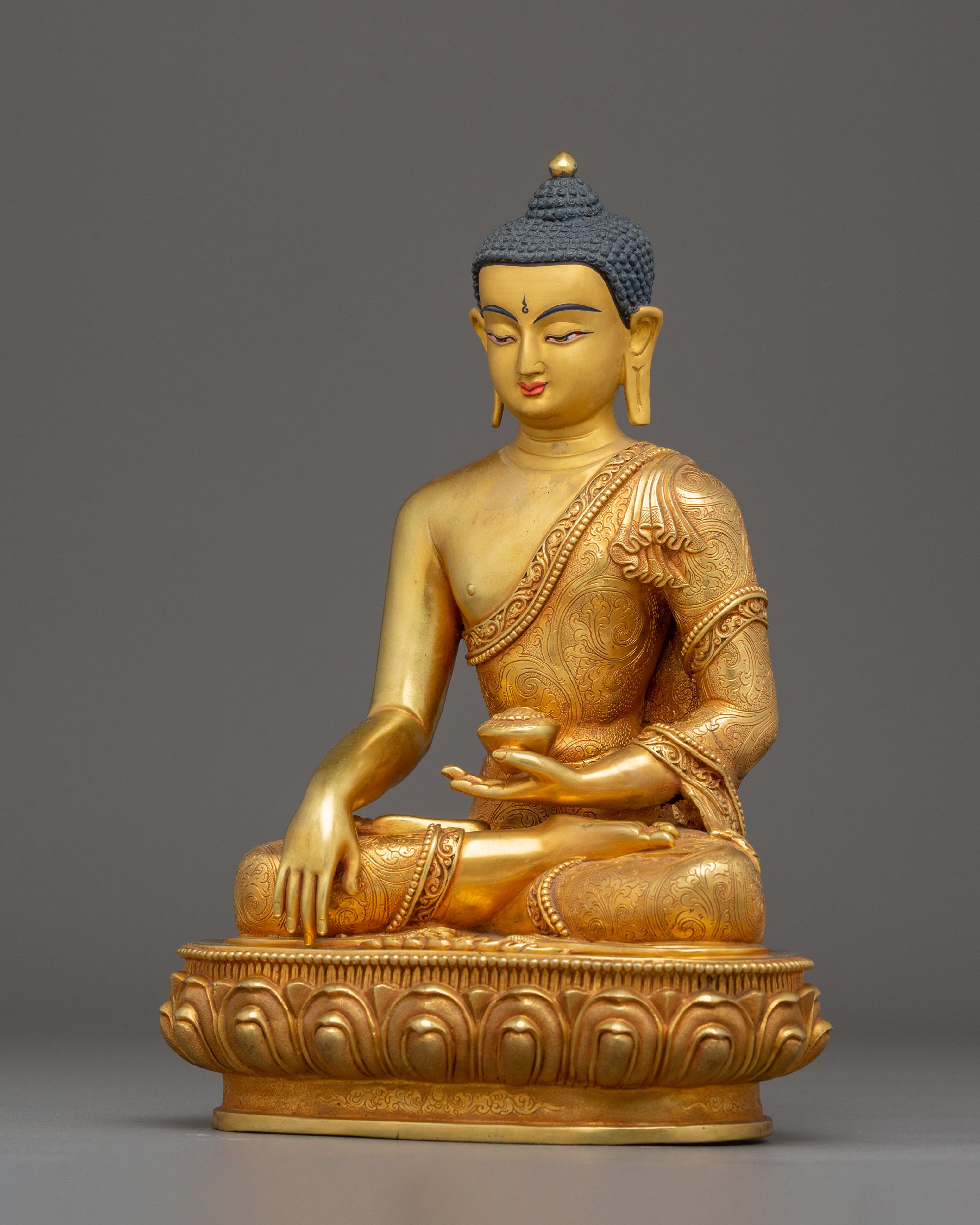 Shakyamuni Buddha Statue: Symbol of Power and Wisdom
