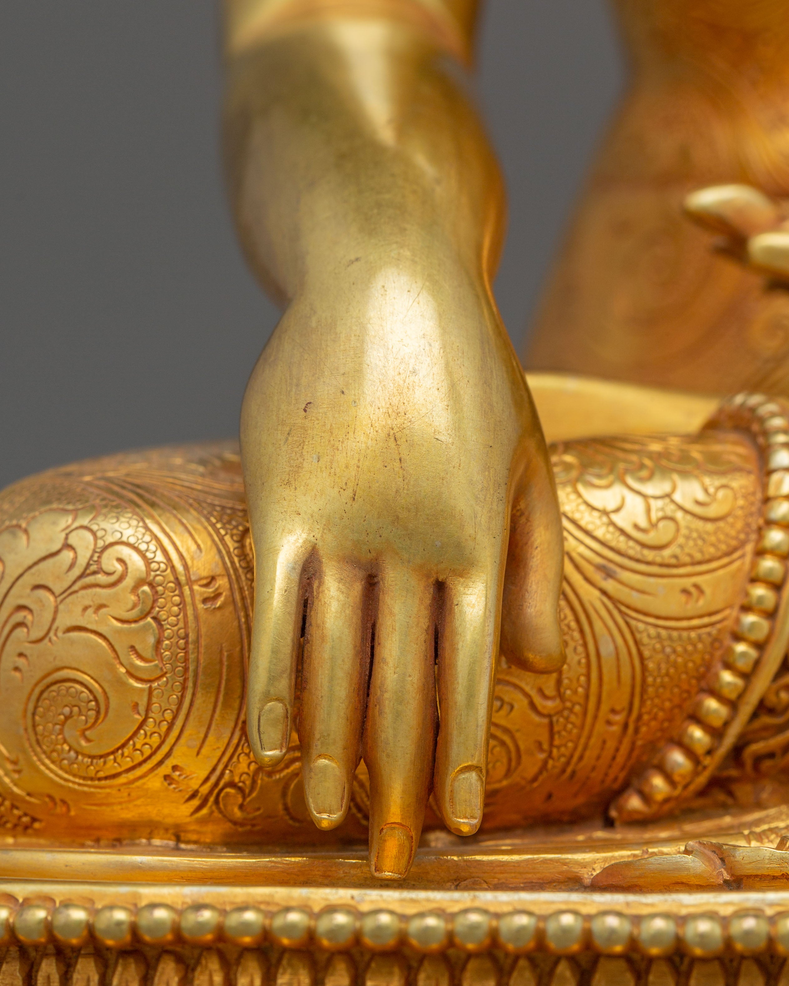 Shakyamuni Buddha Statue: Symbol of Power and Wisdom