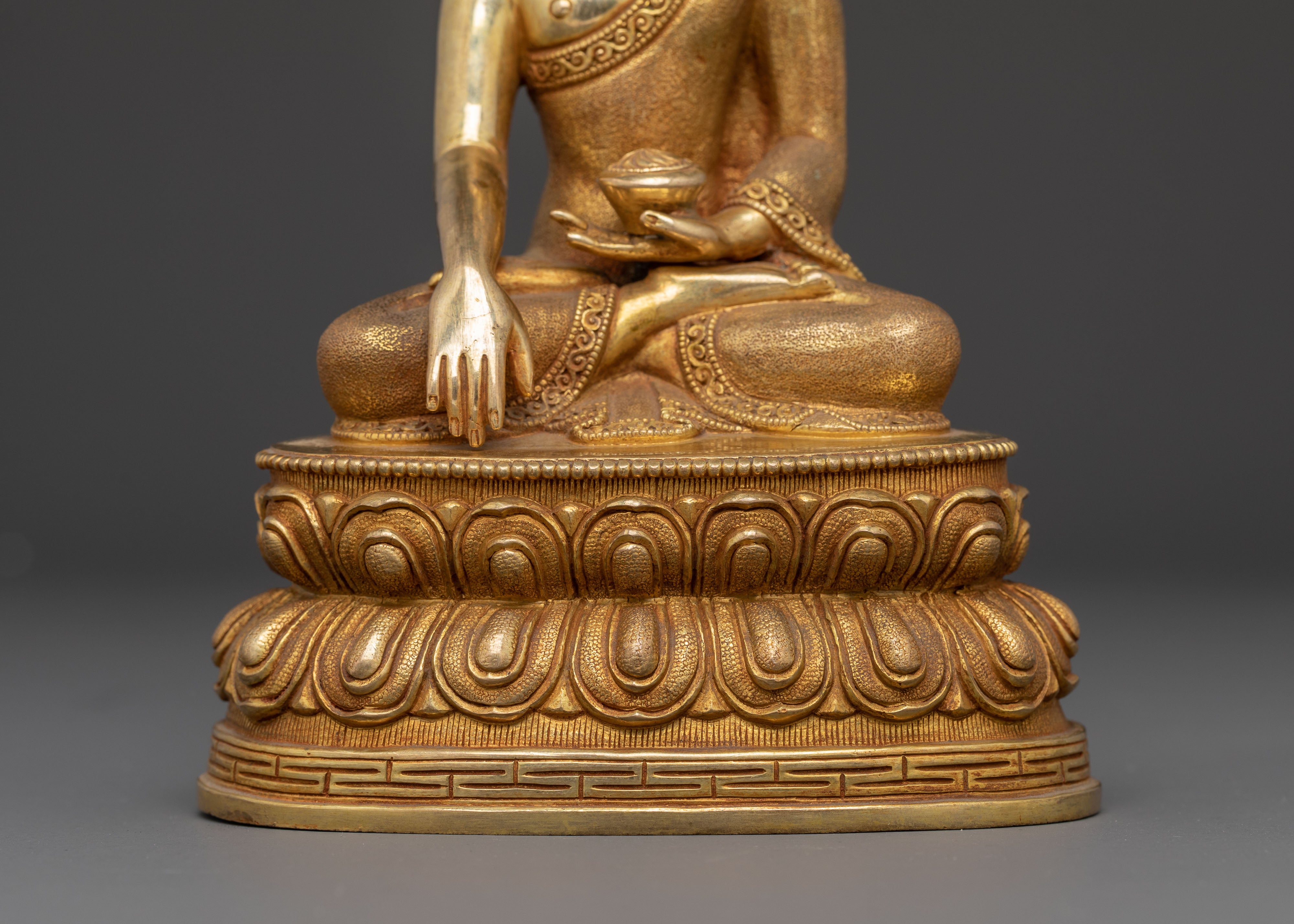 Golden Statue of Buddha Shakyamuni | The Enlightened One