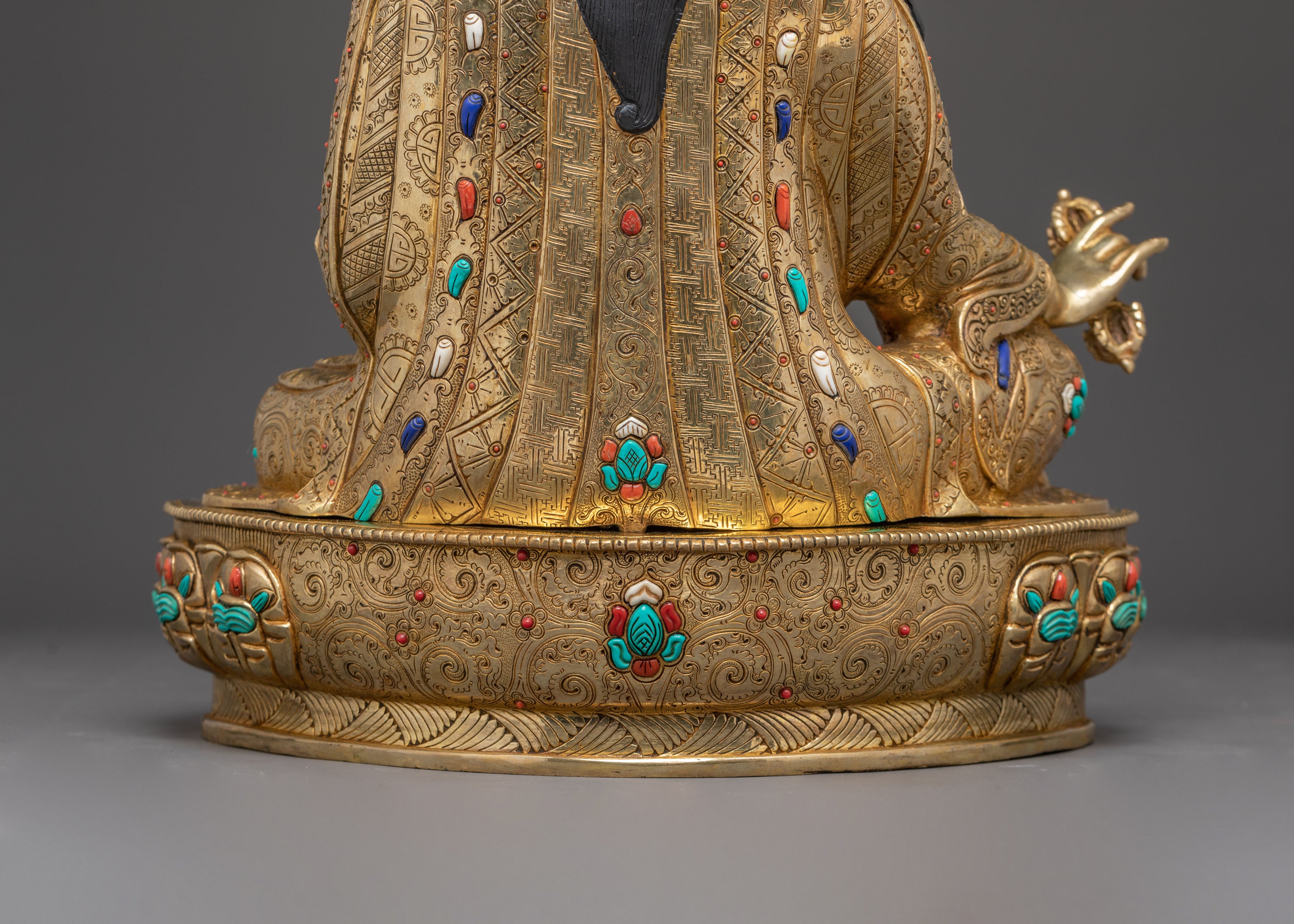 Magnificent Statue of Guru Rinpoche | Vajra Master Padmasambhava