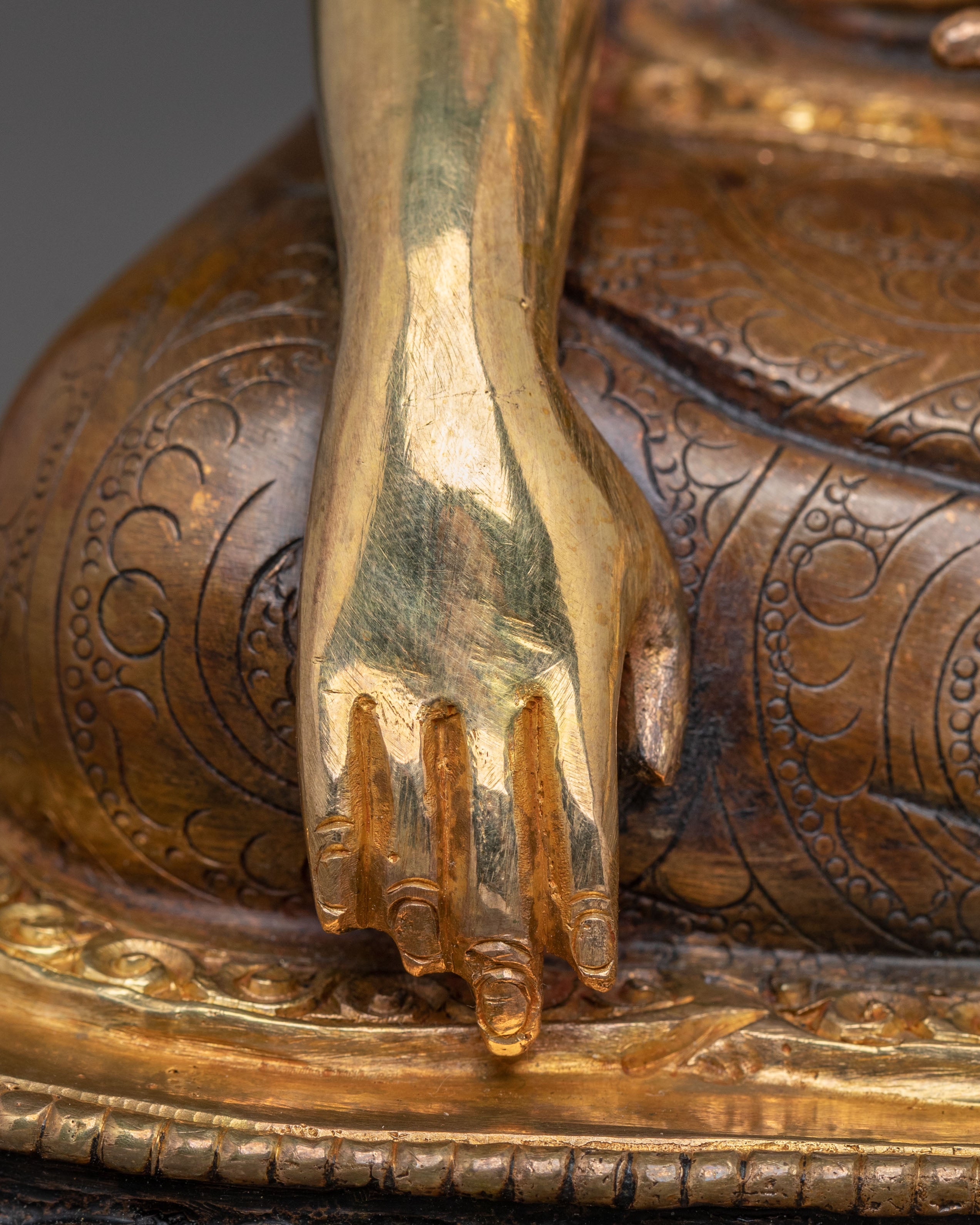 Golden Zhabdrung Rinpoche Statue | The Great Unifier