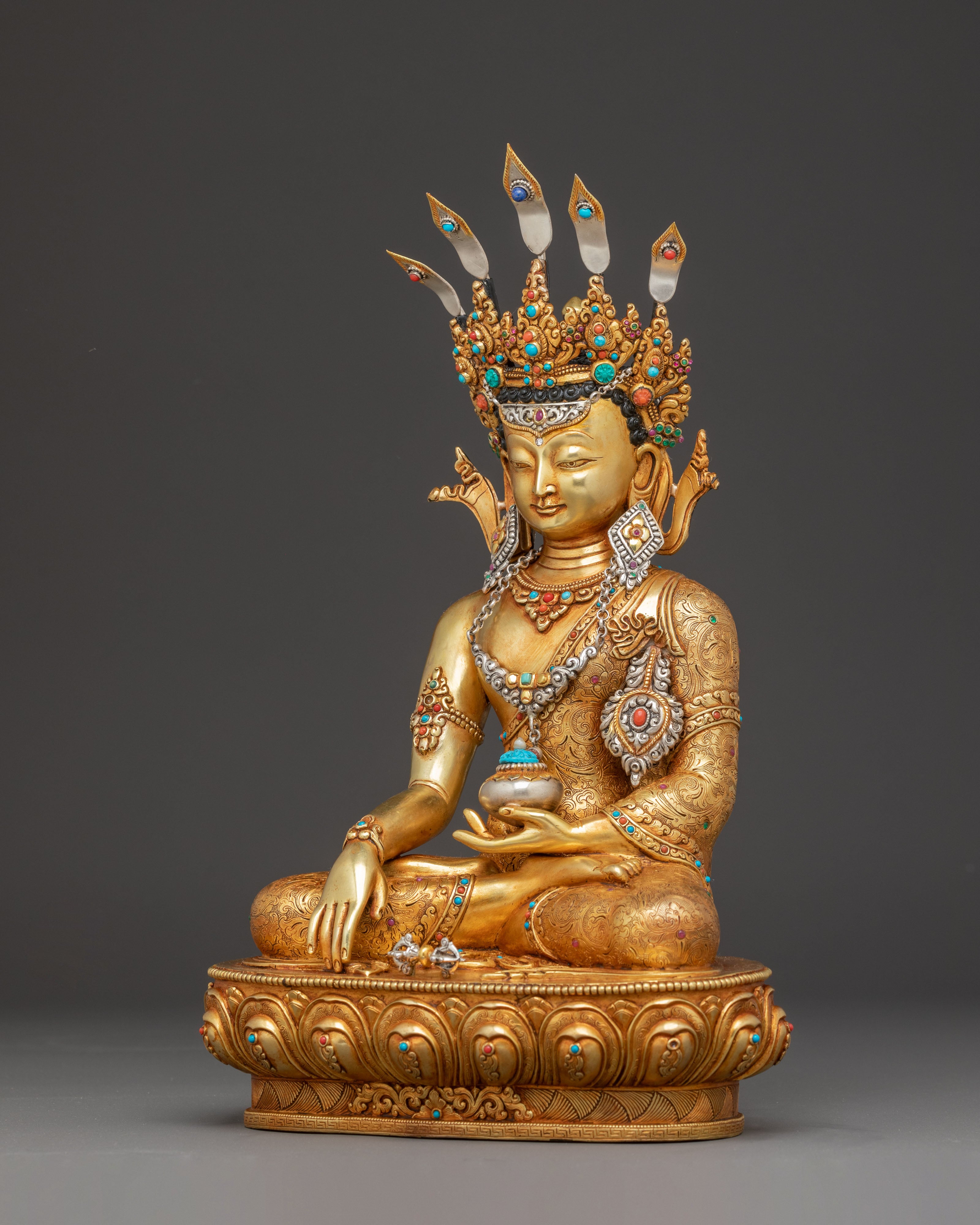 Statue of Dharma Guru Crown Shakyamuni Buddha