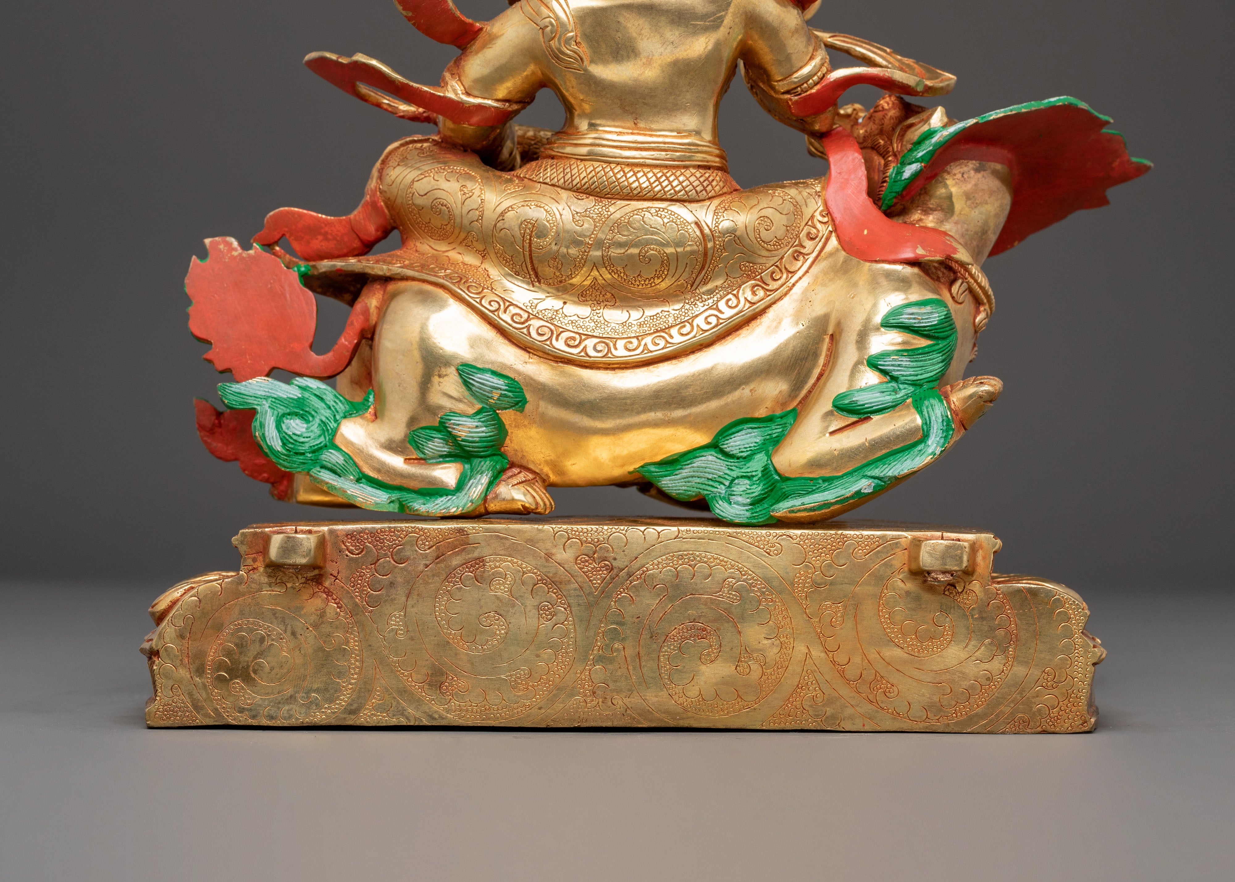 Golden Namtoshe Statue: Guardian of the North