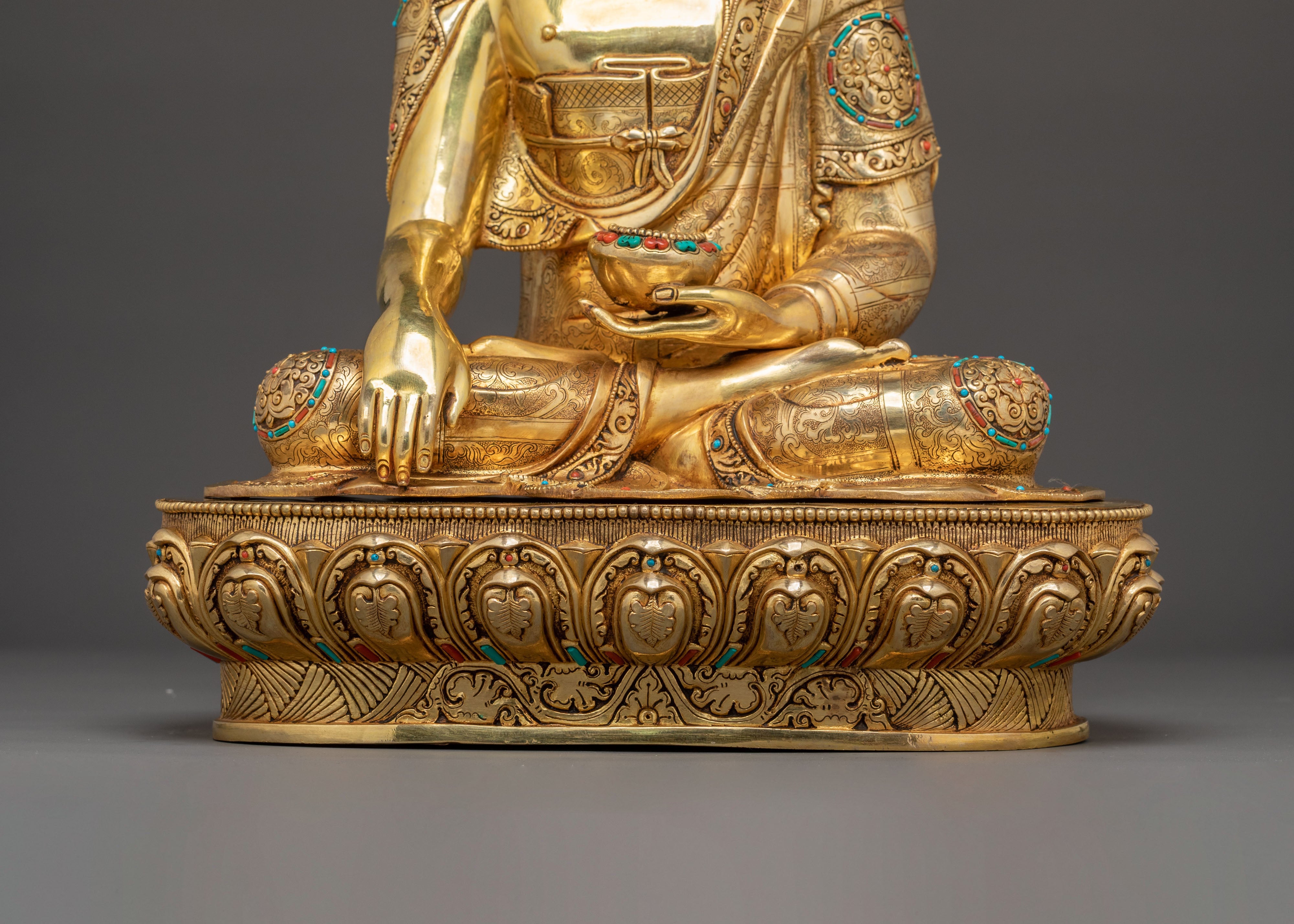 Buddha Shakyamuni Golden Statue with Gemstones