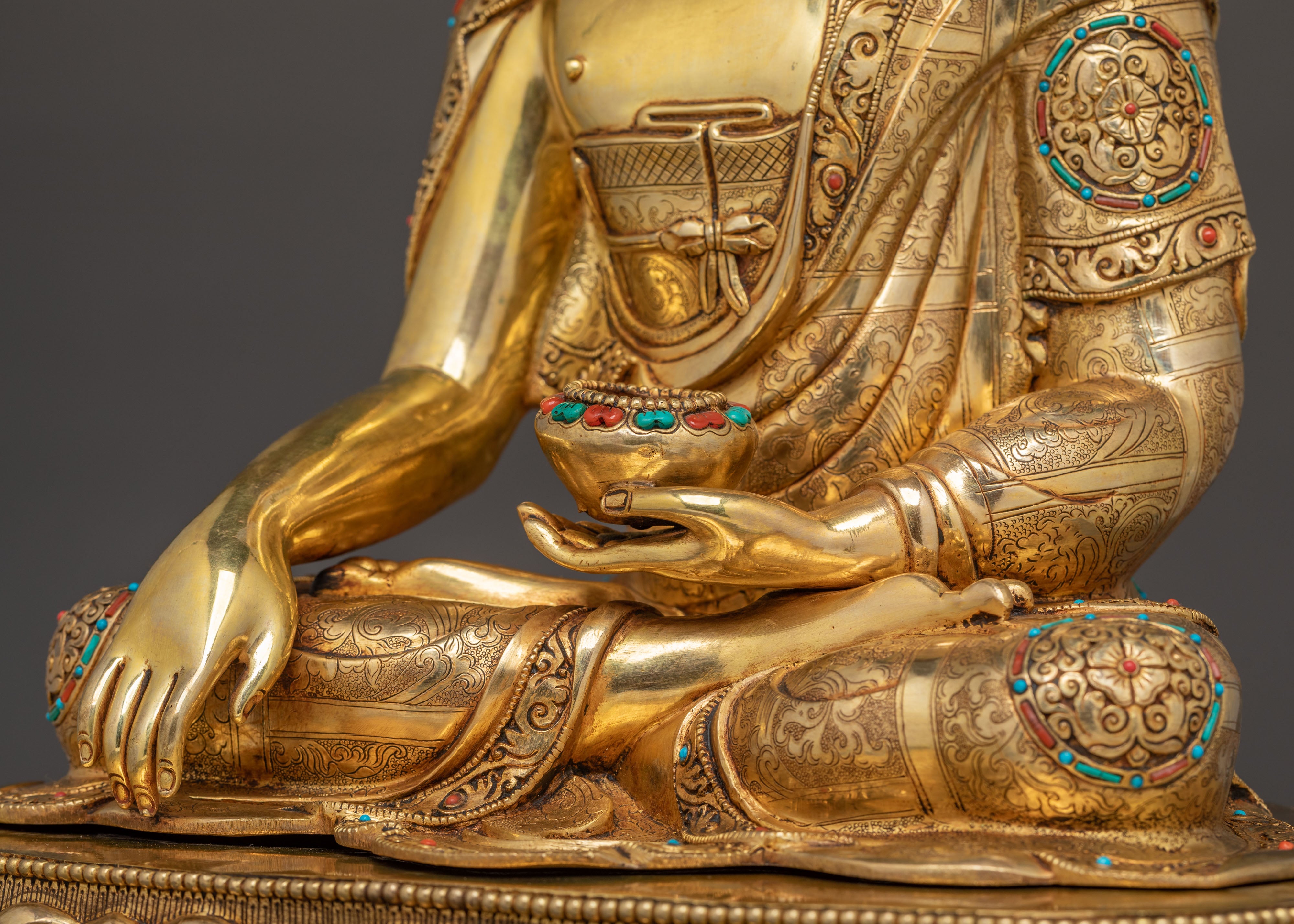 Buddha Shakyamuni Golden Statue with Gemstones