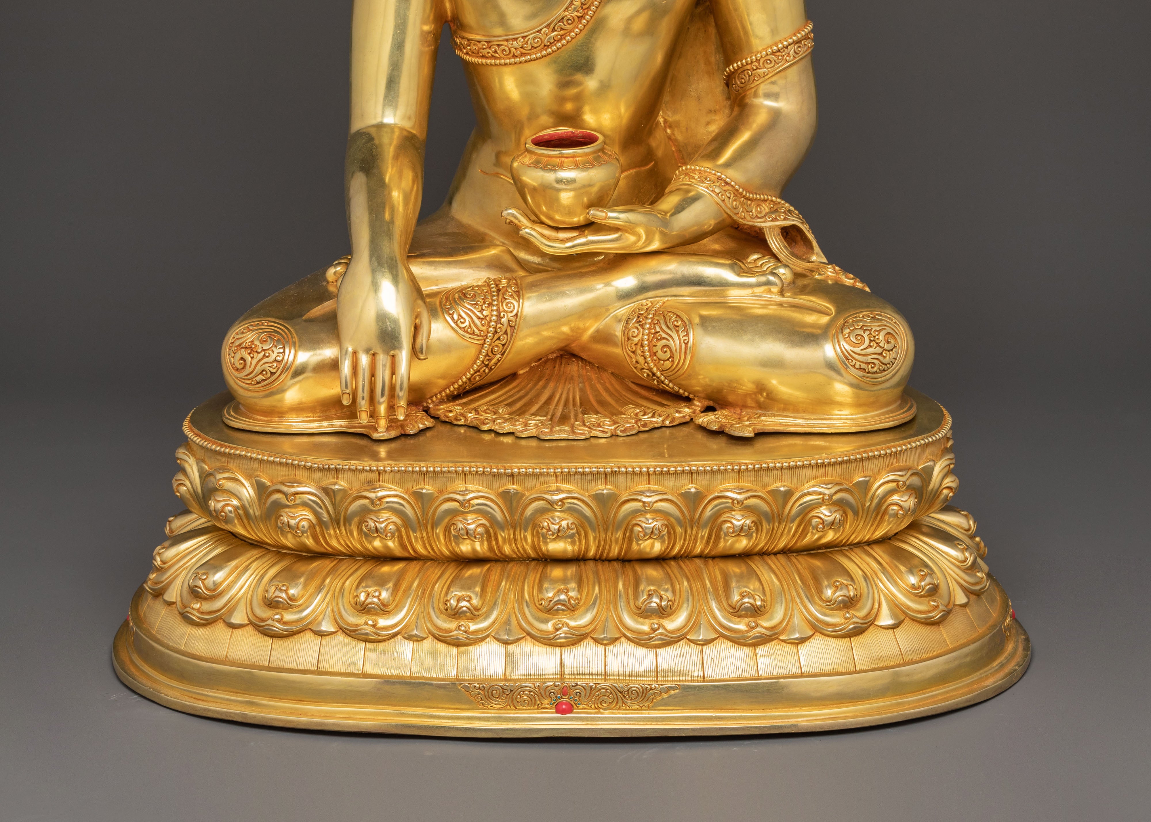 Shakyamuni Buddha Blessed Statue: Exquisite 24K Gold Gilded Statue